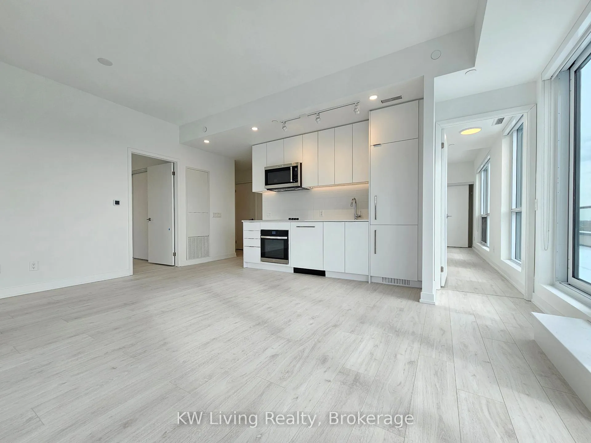 Photo 7 of Unit 710, 181 Sheppard Avenue E, North York, Willowdale East — HOMEH