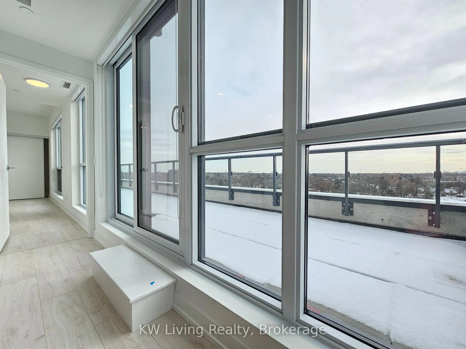 Photo 8 of Unit 710, 181 Sheppard Avenue E, North York, Willowdale East — HOMEH