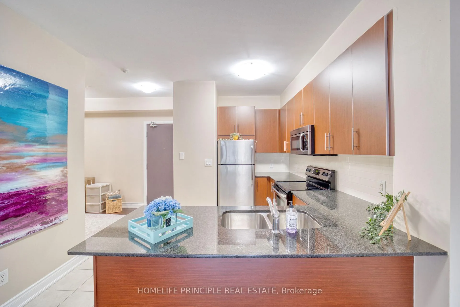 Photo 7 of Unit 406, 281 Woodbridge Avenue E, Vaughan, West Woodbridge — HOMEH