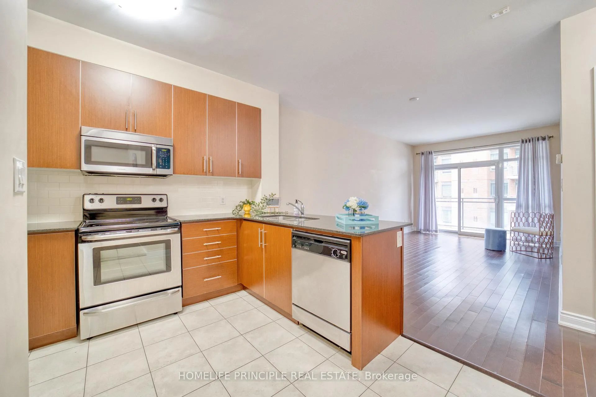 Photo 9 of Unit 406, 281 Woodbridge Avenue E, Vaughan, West Woodbridge — HOMEH