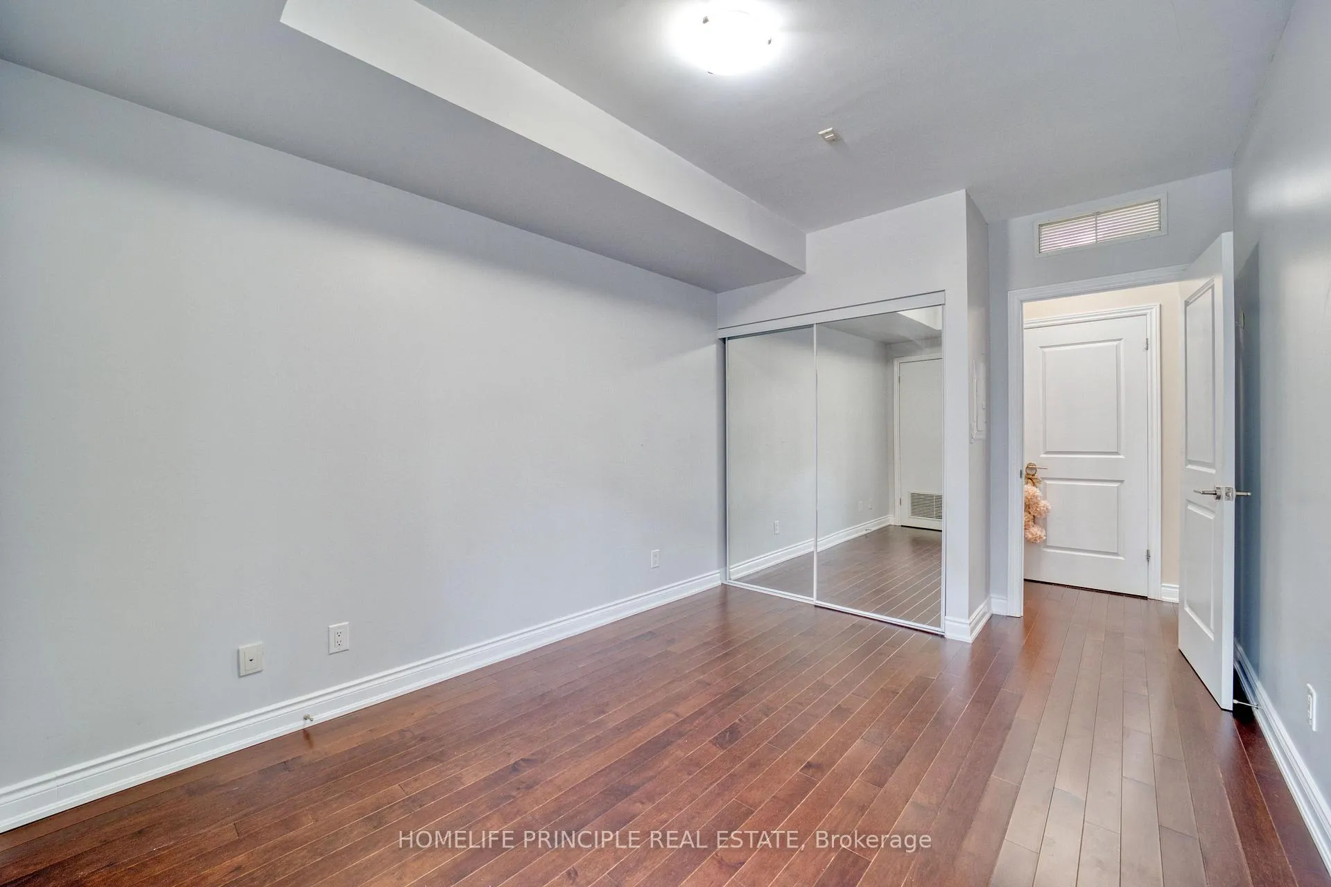Photo 13 of Unit 406, 281 Woodbridge Avenue E, Vaughan, West Woodbridge — HOMEH