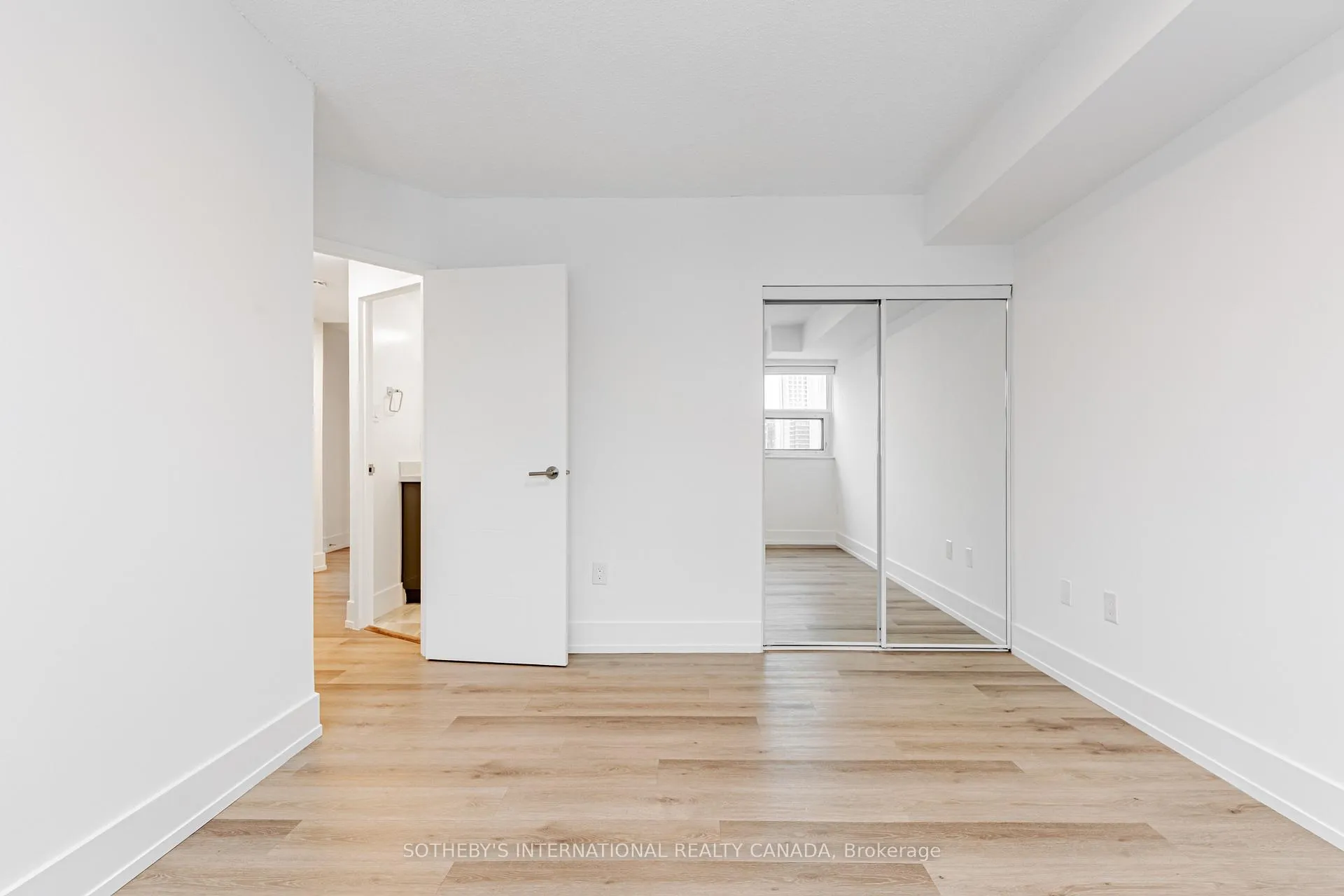 Photo 7 of Unit 905, 191 Sherbourne Street, Toronto, Moss Park — HOMEH