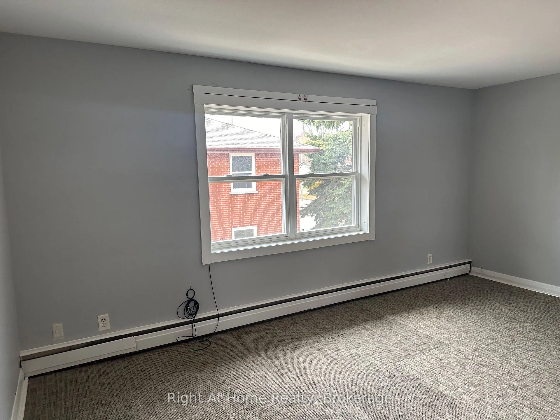 Photo 2 of Unit Apt. 4, 119 Rossland Road E, Oshawa, O'Neill — HOMEH