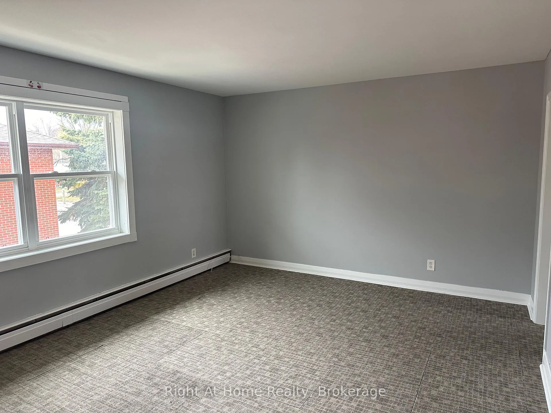 Photo 3 of Unit Apt. 4, 119 Rossland Road E, Oshawa, O'Neill — HOMEH