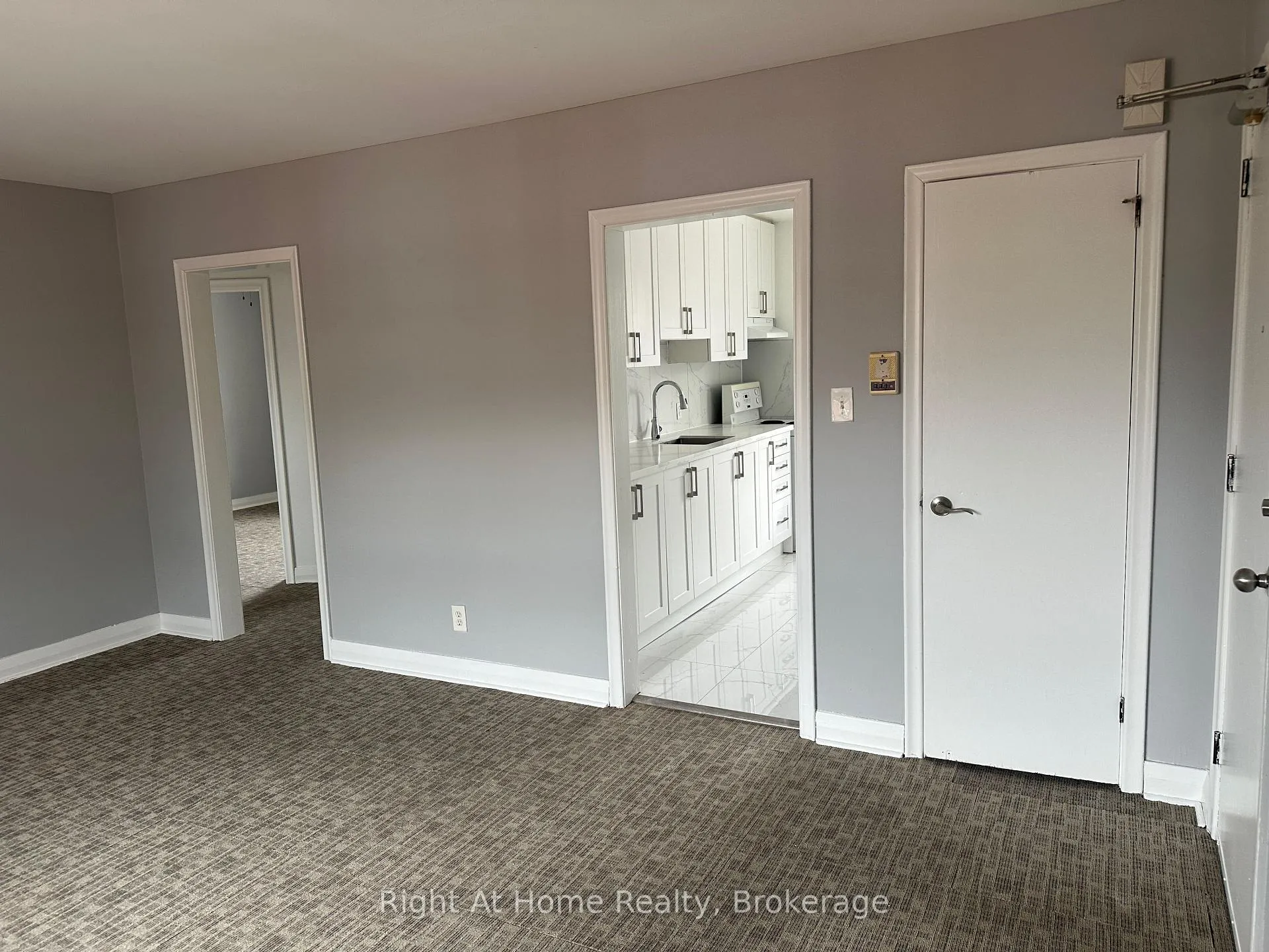 Photo 8 of Unit Apt. 4, 119 Rossland Road E, Oshawa, O'Neill — HOMEH
