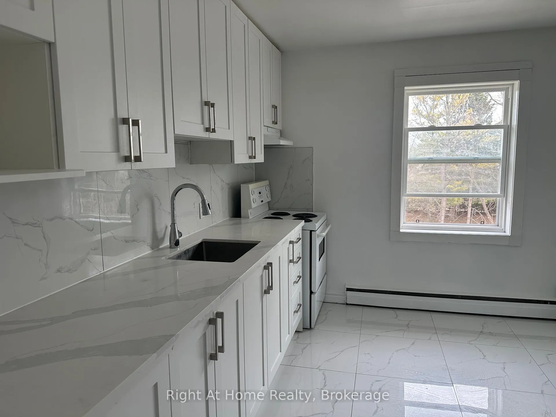Photo 10 of Unit Apt. 4, 119 Rossland Road E, Oshawa, O'Neill — HOMEH
