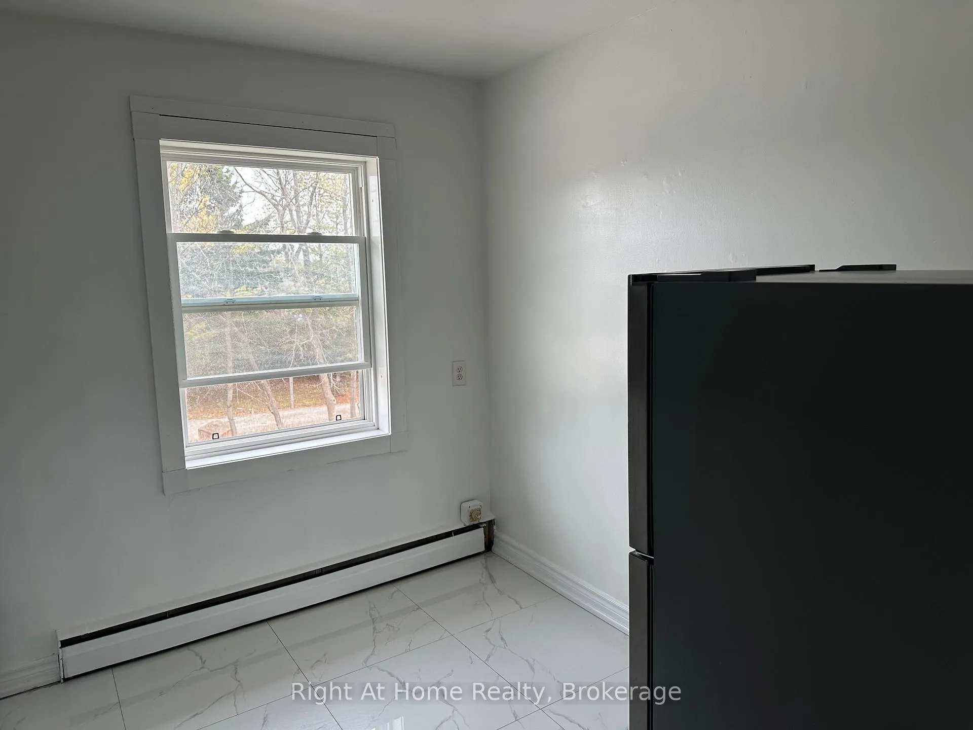 Photo 11 of Unit Apt. 4, 119 Rossland Road E, Oshawa, O'Neill — HOMEH