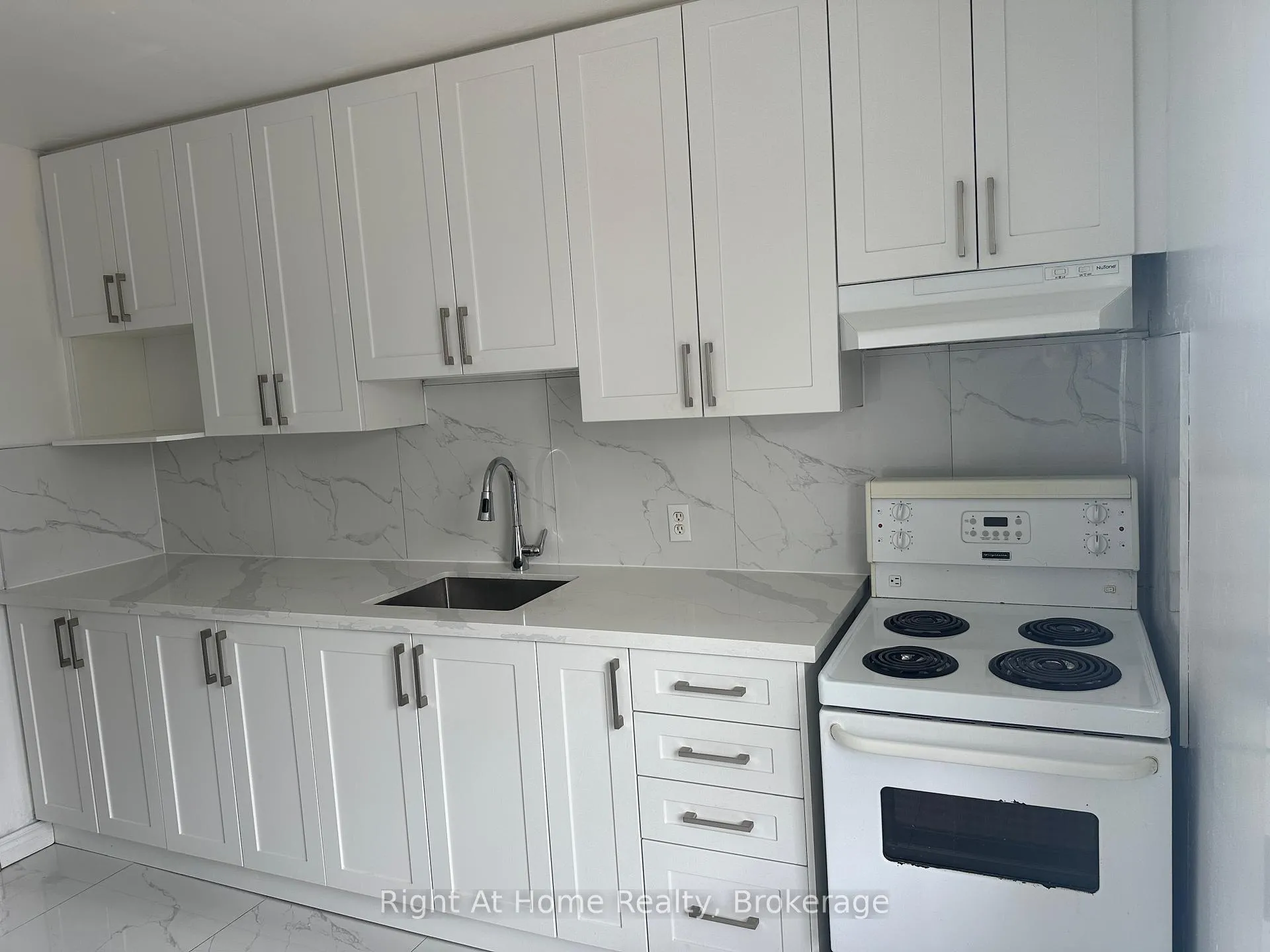 Photo 13 of Unit Apt. 4, 119 Rossland Road E, Oshawa, O'Neill — HOMEH