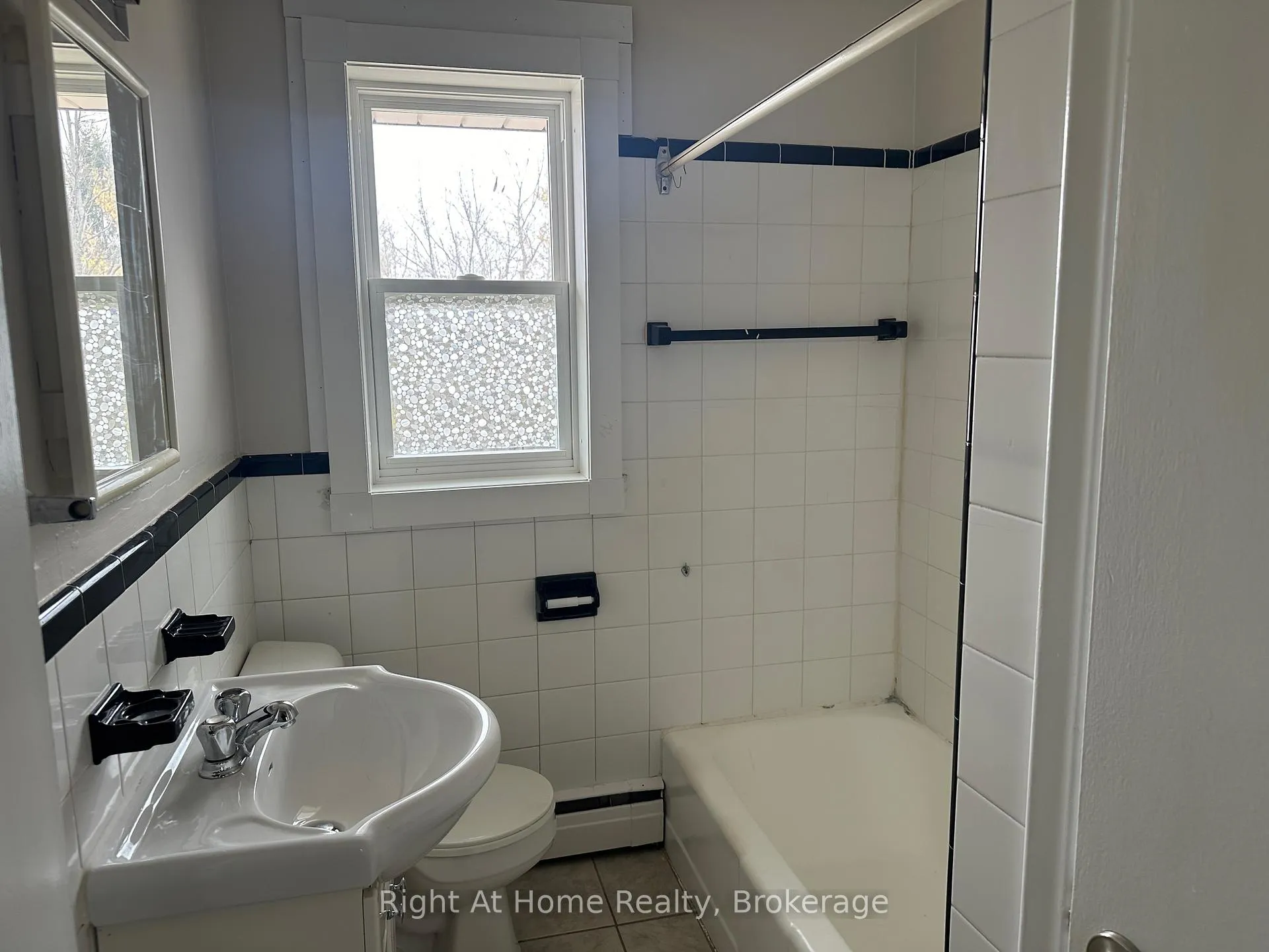 Photo 16 of Unit Apt. 4, 119 Rossland Road E, Oshawa, O'Neill — HOMEH