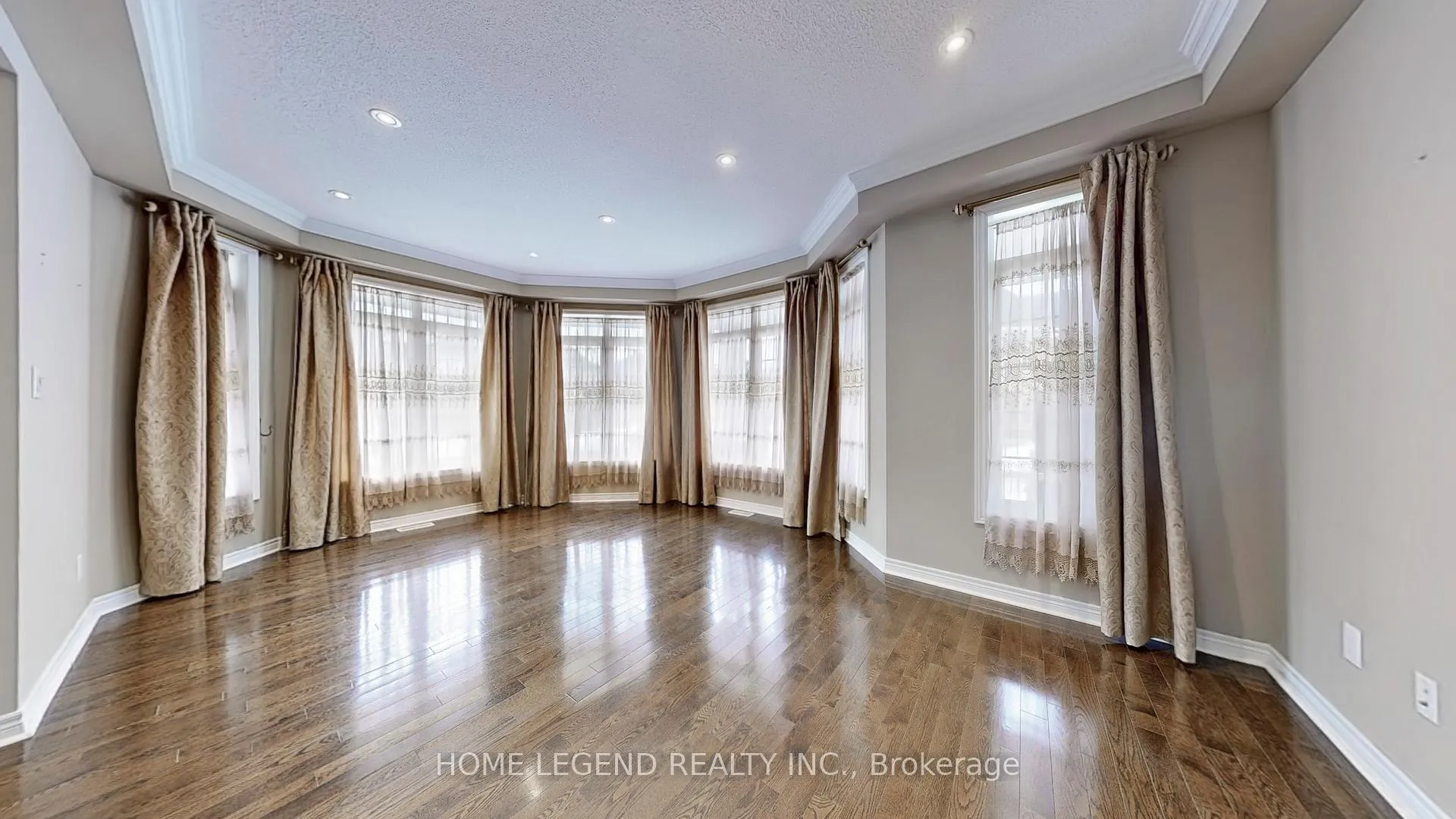 Photo 3 of 1 Siena Drive, Vaughan, Vellore Village — HOMEH