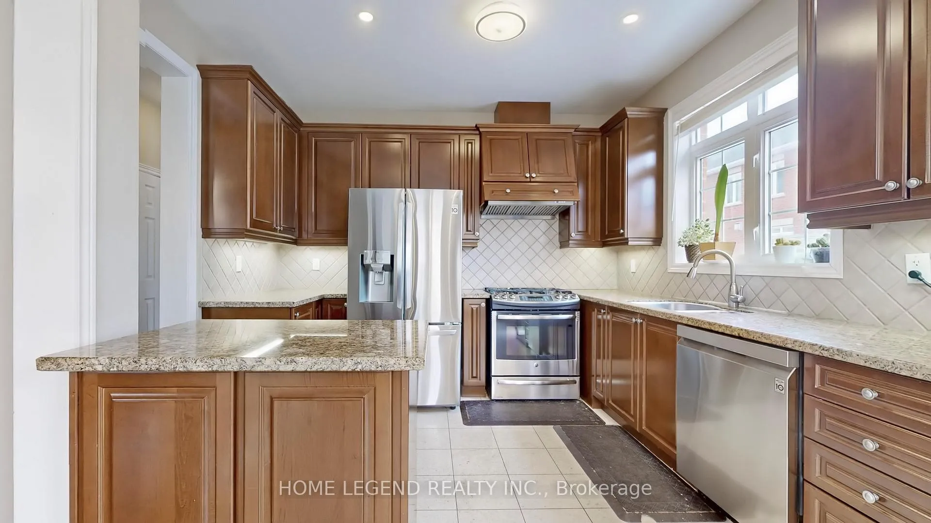 Photo 11 of 1 Siena Drive, Vaughan, Vellore Village — HOMEH