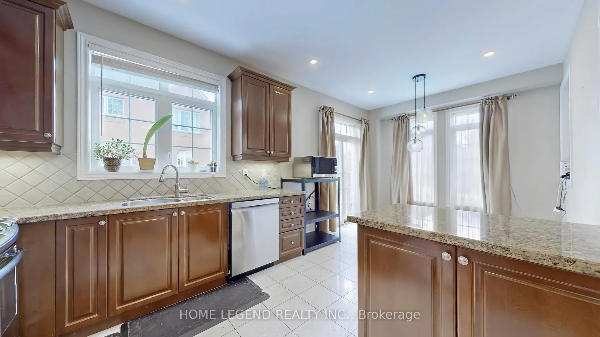 Photo 12 of 1 Siena Drive, Vaughan, Vellore Village — HOMEH