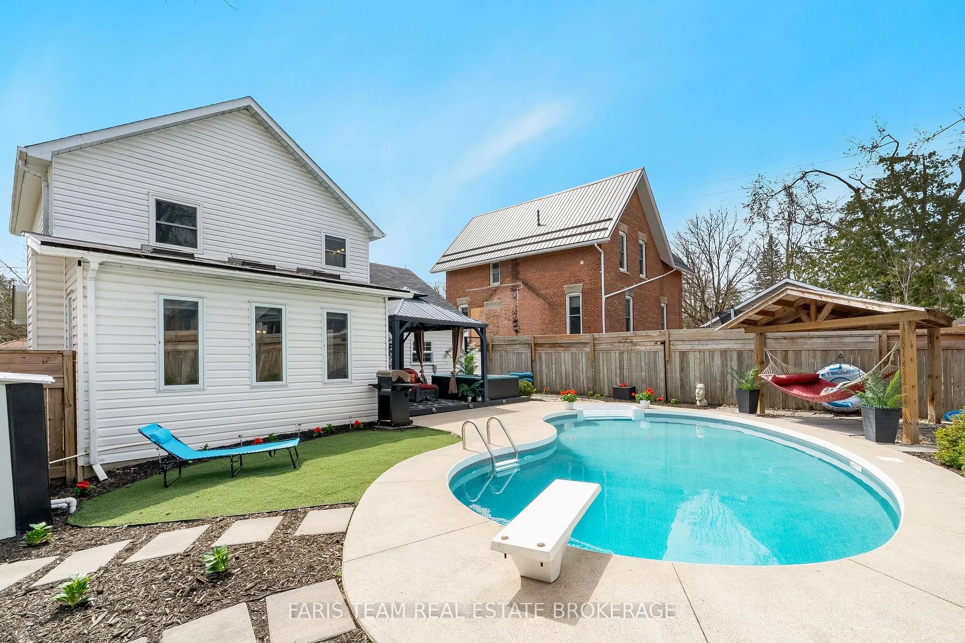 Photo 42 of 44 Regent Street, Kawartha Lakes, Lindsay — HOMEH