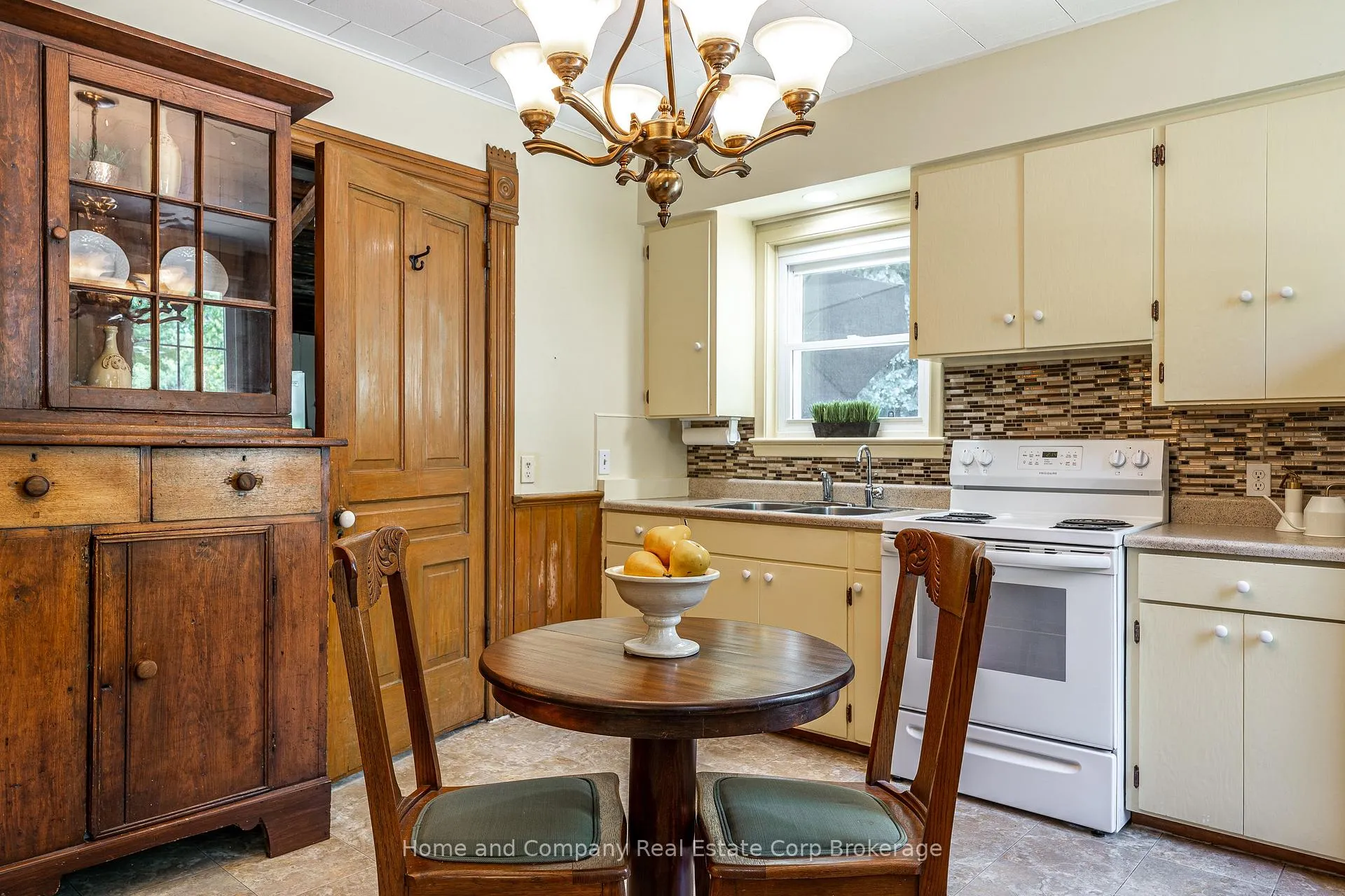 Photo 20 of 232 Thomas Street, St. Marys — HOMEH