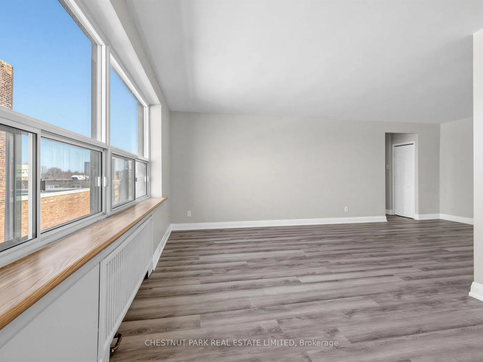 Photo 8 of Unit 404, 2 Ridelle Avenue, Toronto, Forest Hill North — HOMEH