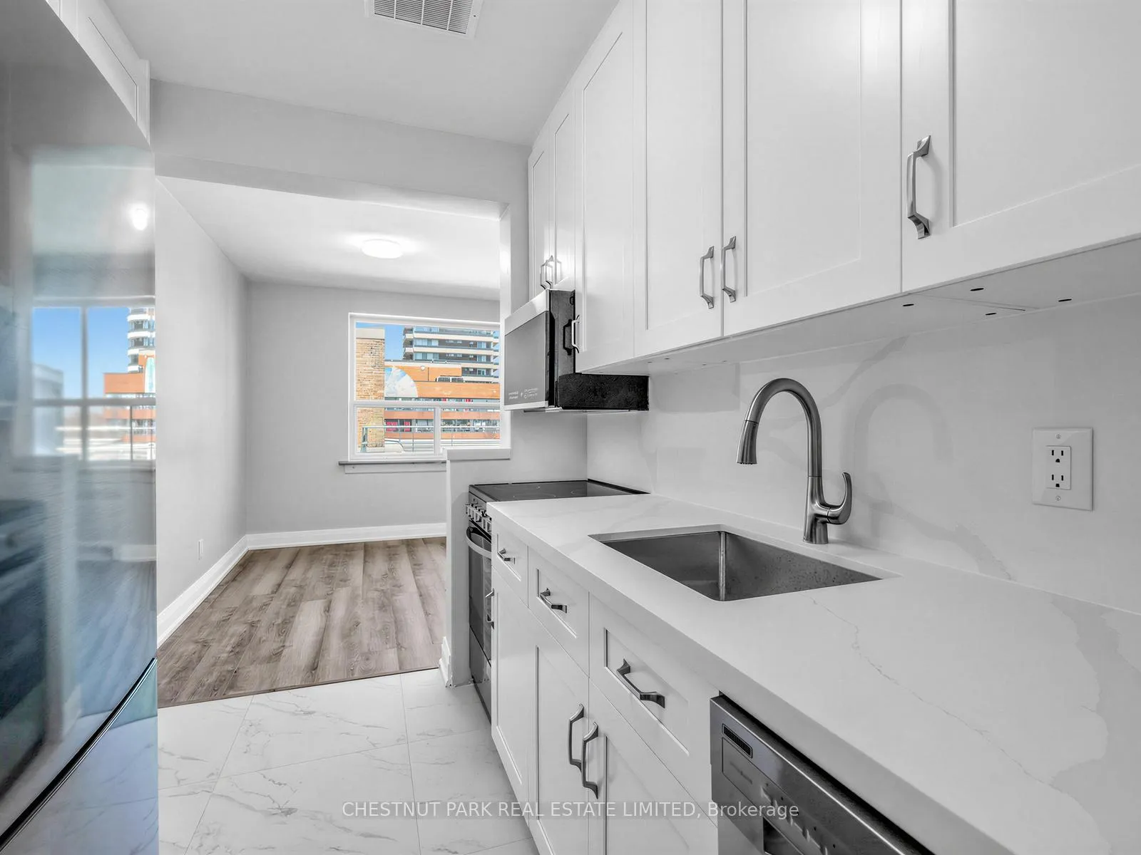 Photo 12 of Unit 404, 2 Ridelle Avenue, Toronto, Forest Hill North — HOMEH