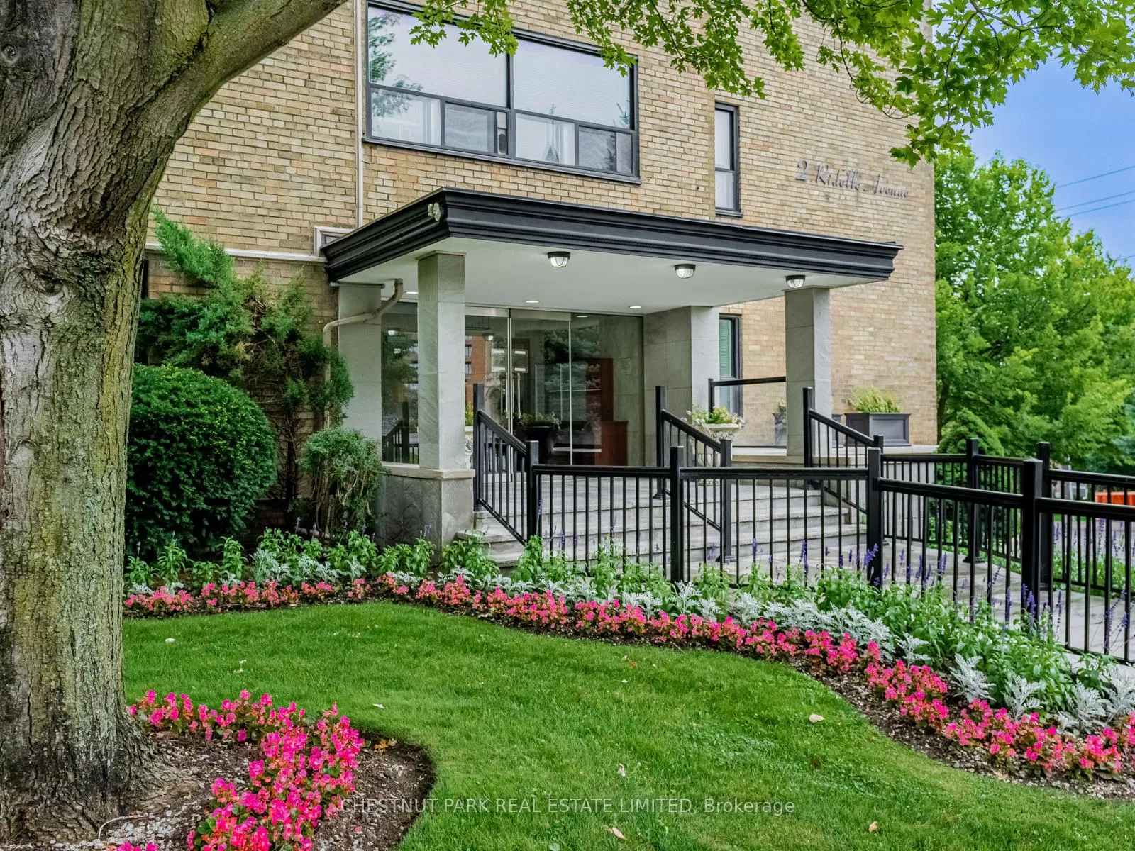 Photo 29 of Unit 404, 2 Ridelle Avenue, Toronto, Forest Hill North — HOMEH