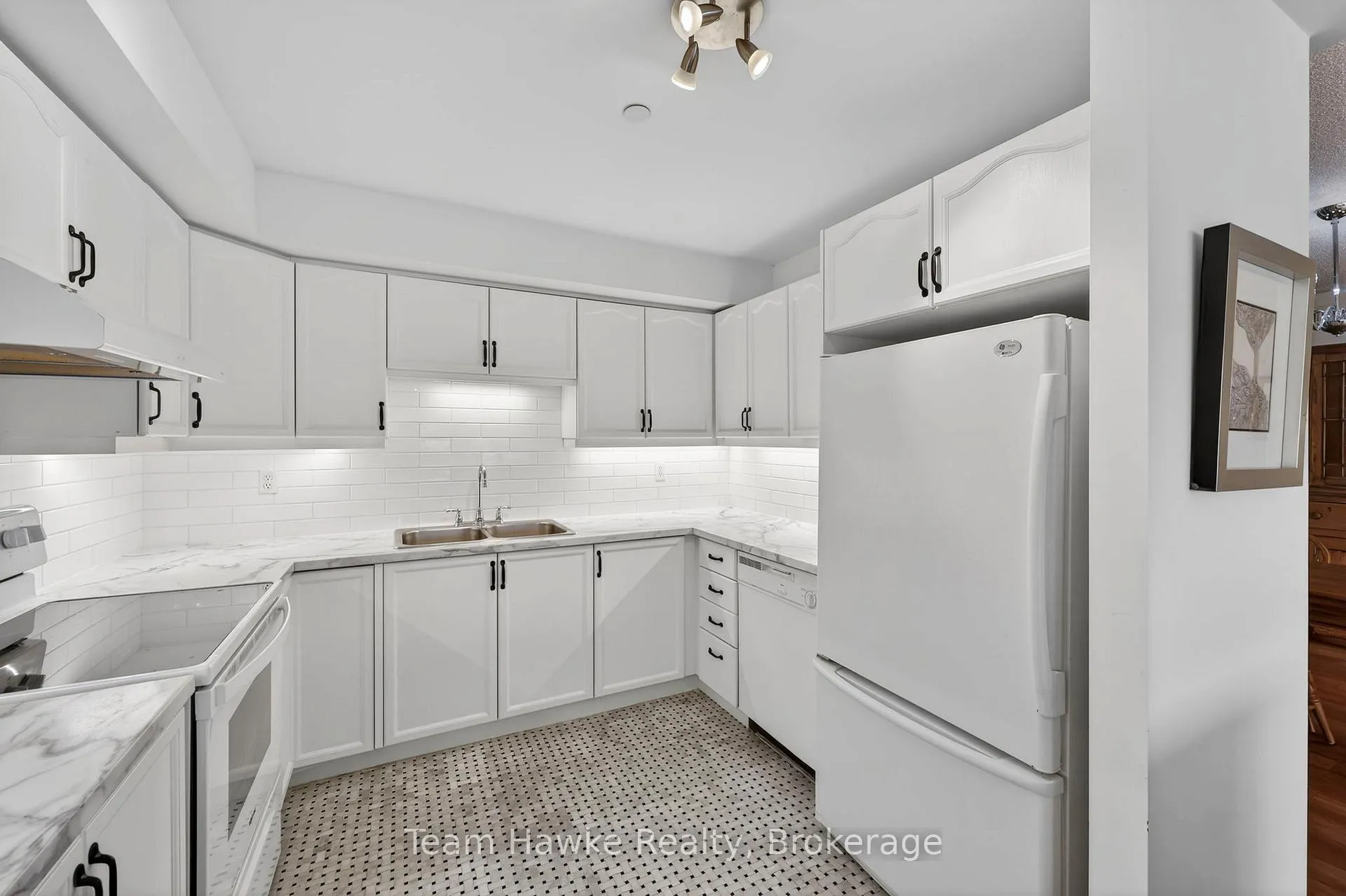 Photo 18 of Unit PH4, 4 Beck Boulevard, Penetanguishene — HOMEH