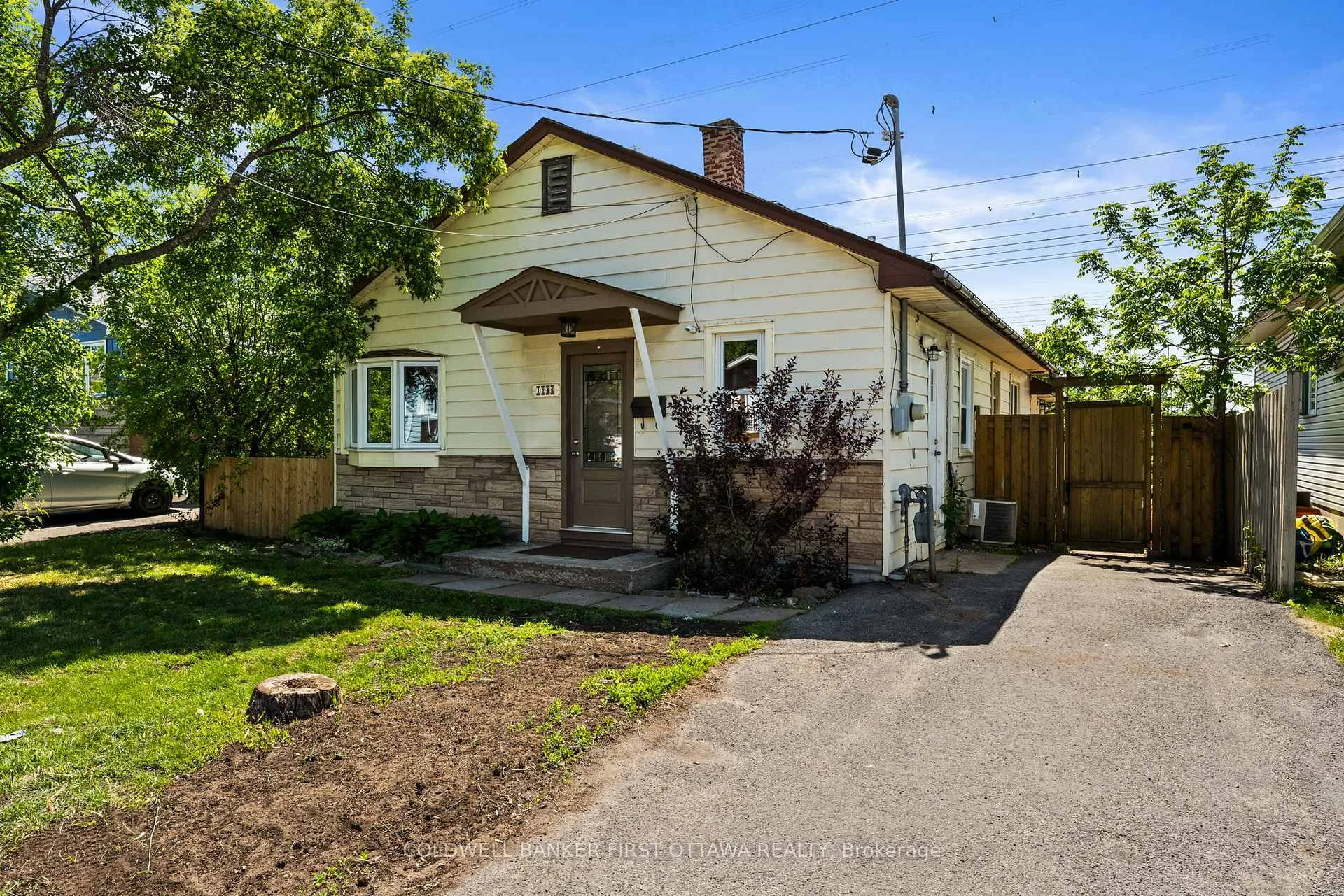 Photo 2 of 1246 Kitchener Avenue, Ottawa, Ellwood — HOMEH