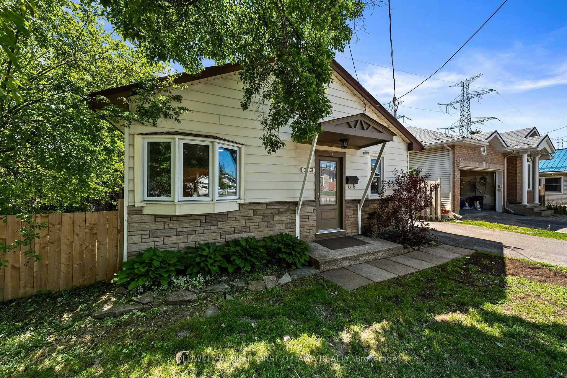 Photo 4 of 1246 Kitchener Avenue, Ottawa, Ellwood — HOMEH