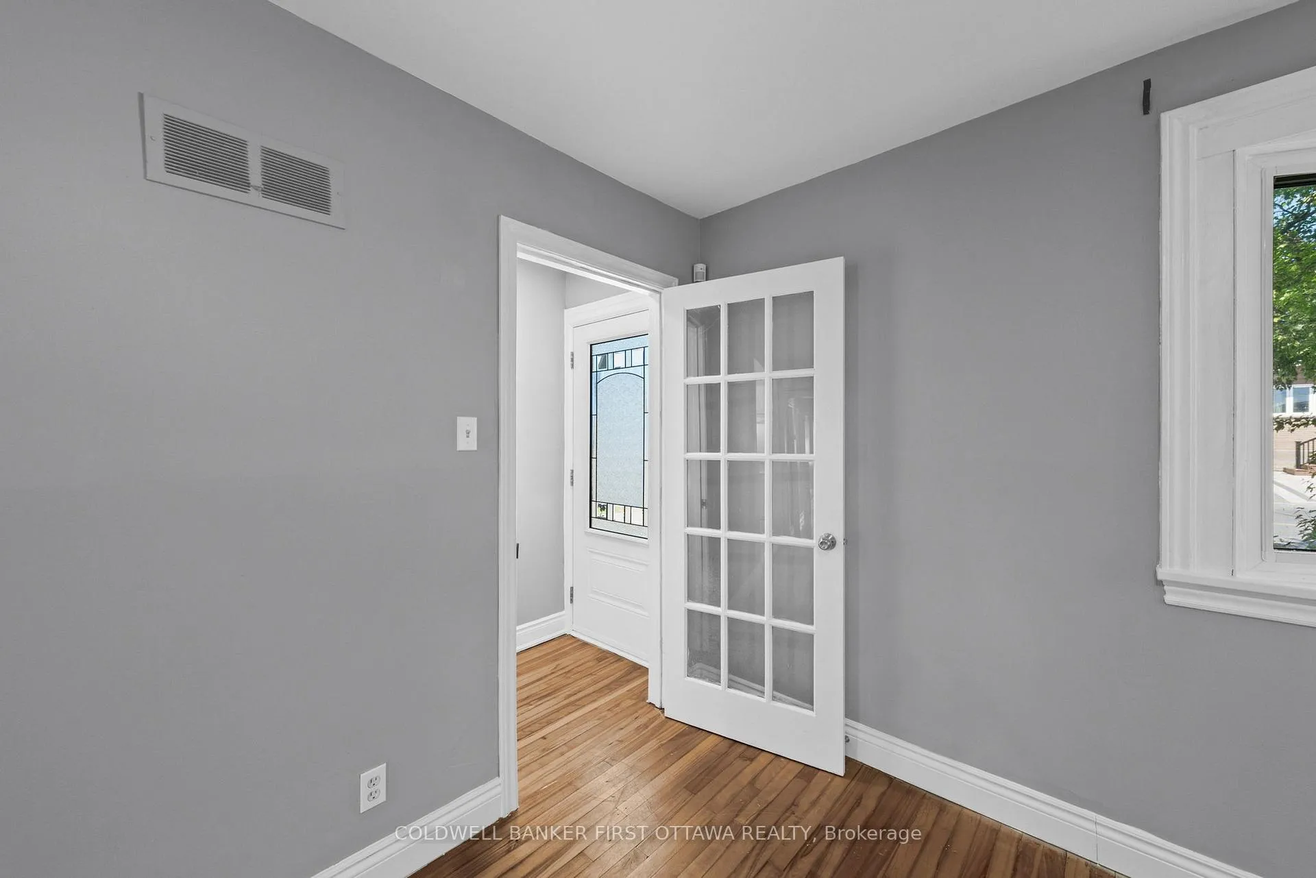 Photo 5 of 1246 Kitchener Avenue, Ottawa, Ellwood — HOMEH