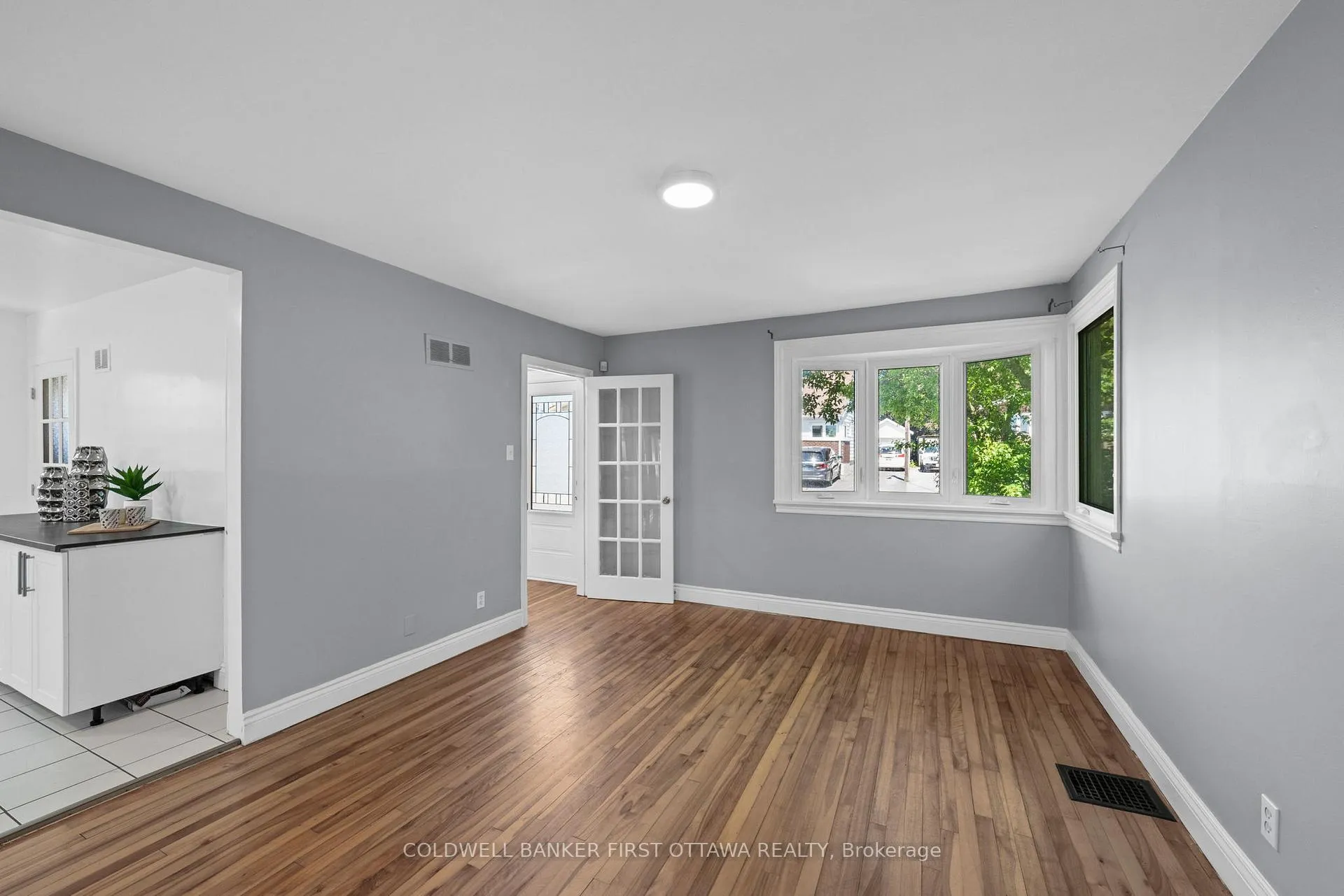 Photo 9 of 1246 Kitchener Avenue, Ottawa, Ellwood — HOMEH