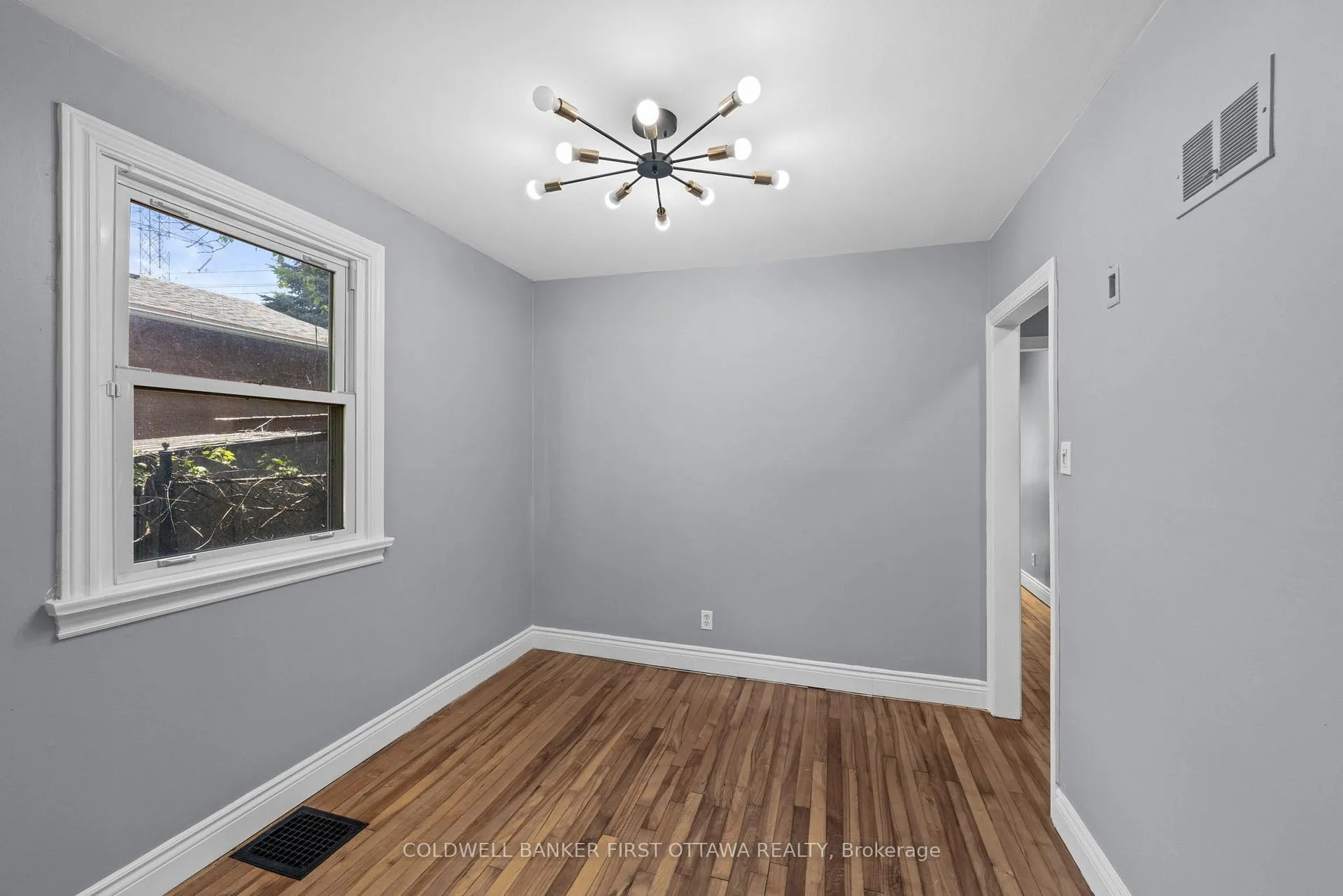 Photo 11 of 1246 Kitchener Avenue, Ottawa, Ellwood — HOMEH