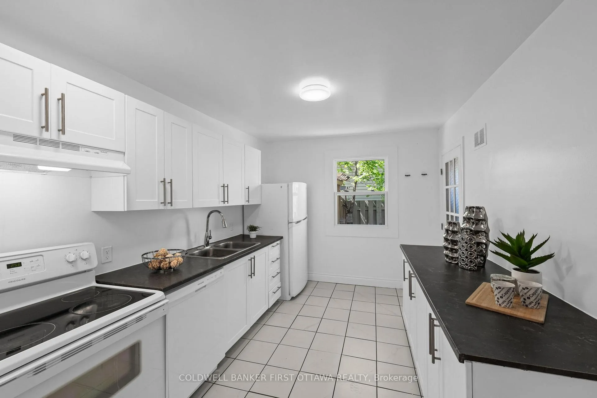 Photo 14 of 1246 Kitchener Avenue, Ottawa, Ellwood — HOMEH