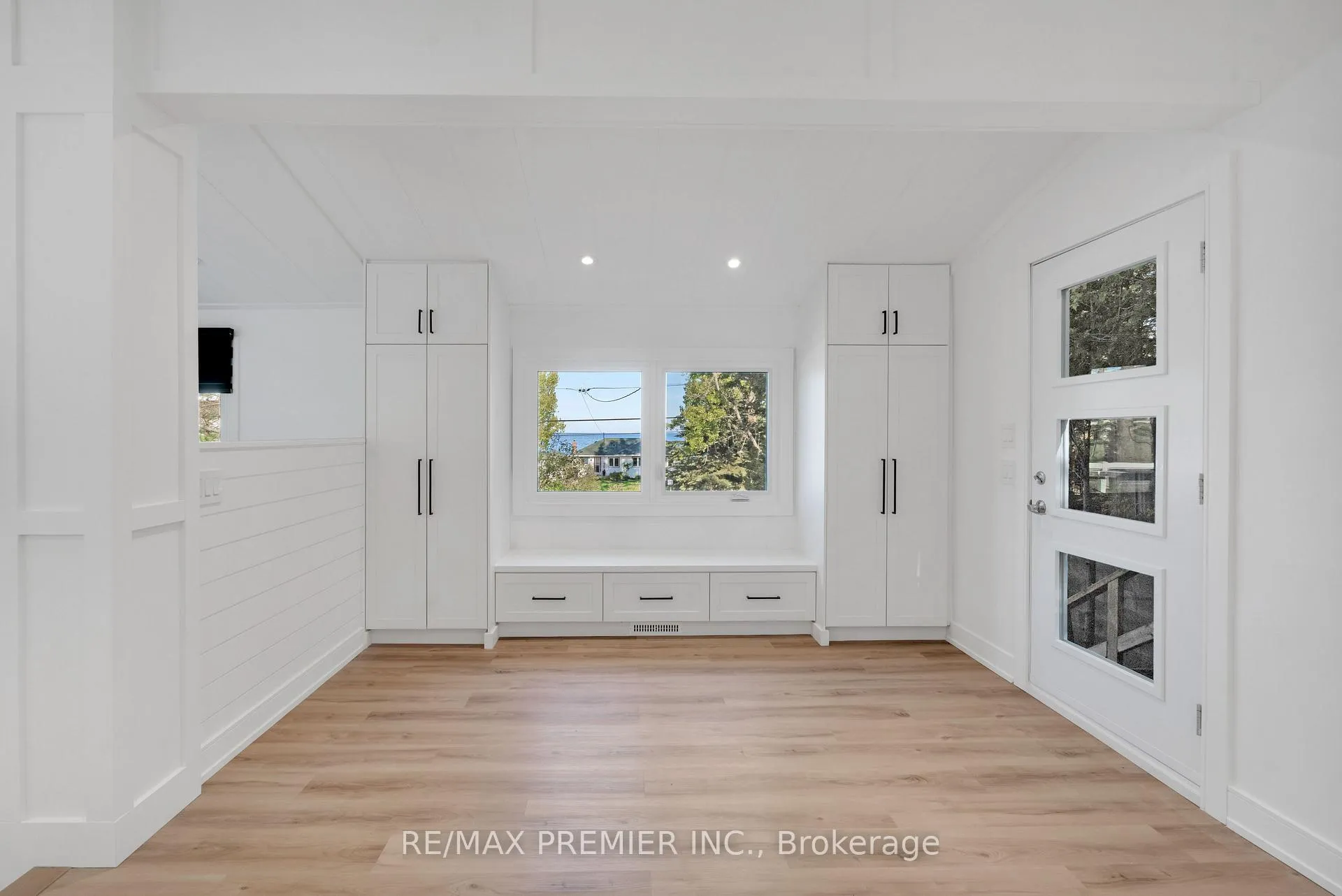 Photo 3 of 891 Tiny Beaches Road S, Tiny, Rural Tiny — HOMEH