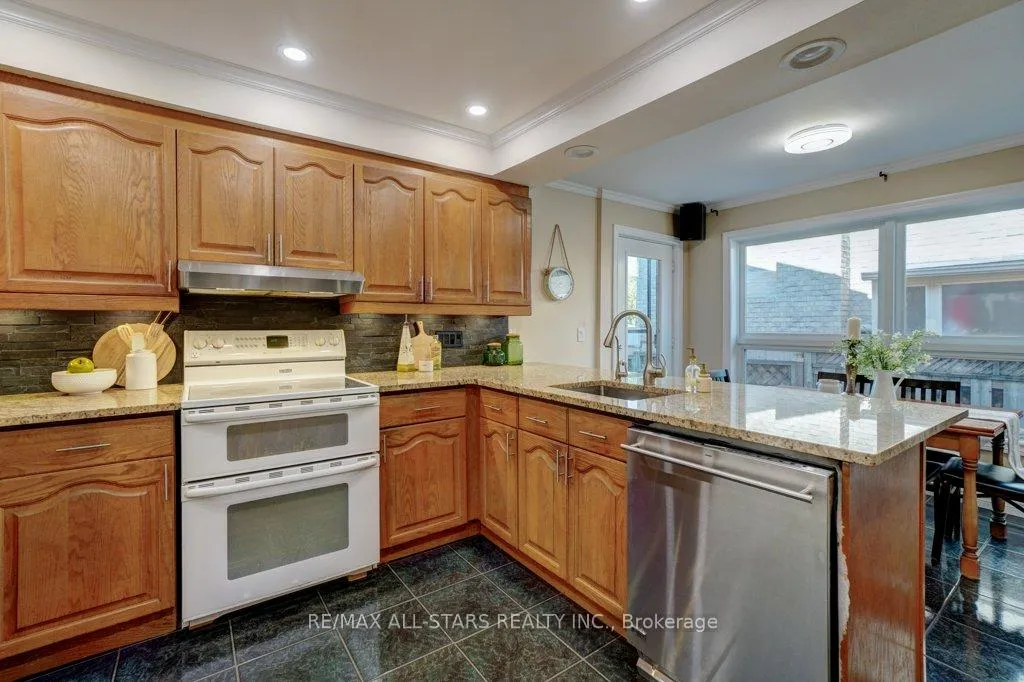 Photo 9 of 75 Hawley Crescent, Whitby, Blue Grass Meadows — HOMEH