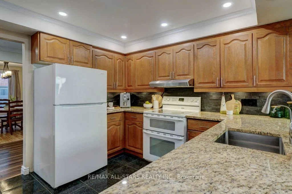Photo 10 of 75 Hawley Crescent, Whitby, Blue Grass Meadows — HOMEH