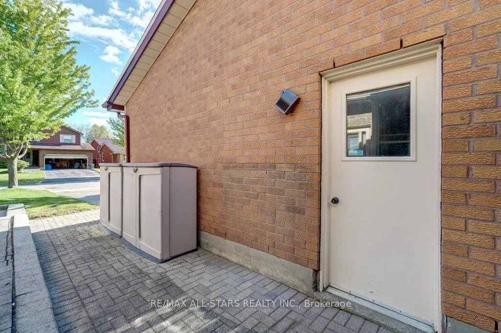 Photo 44 of 75 Hawley Crescent, Whitby, Blue Grass Meadows — HOMEH