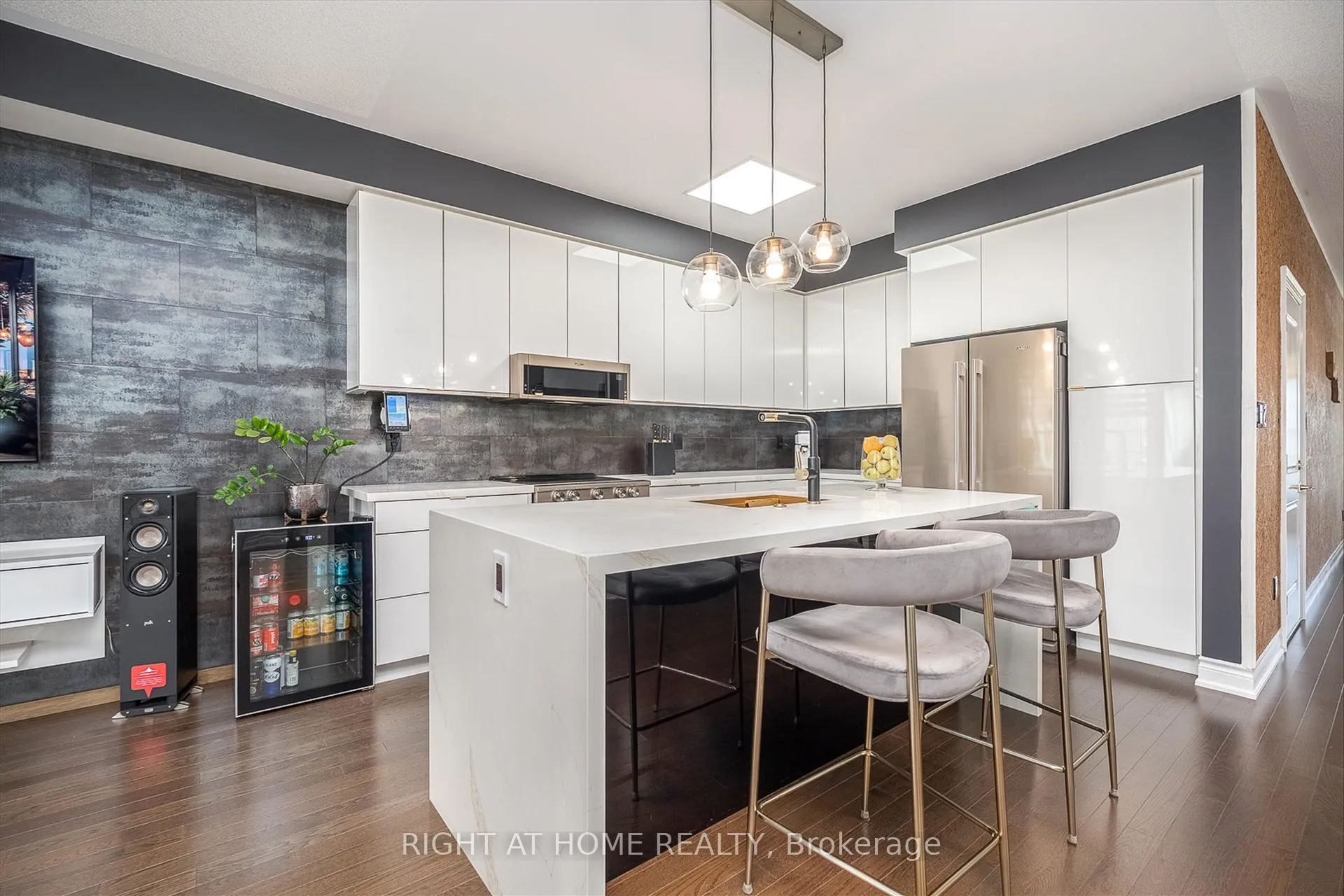 Photo 8 of 1192 Raspberry Terrace, Milton, Ford — HOMEH