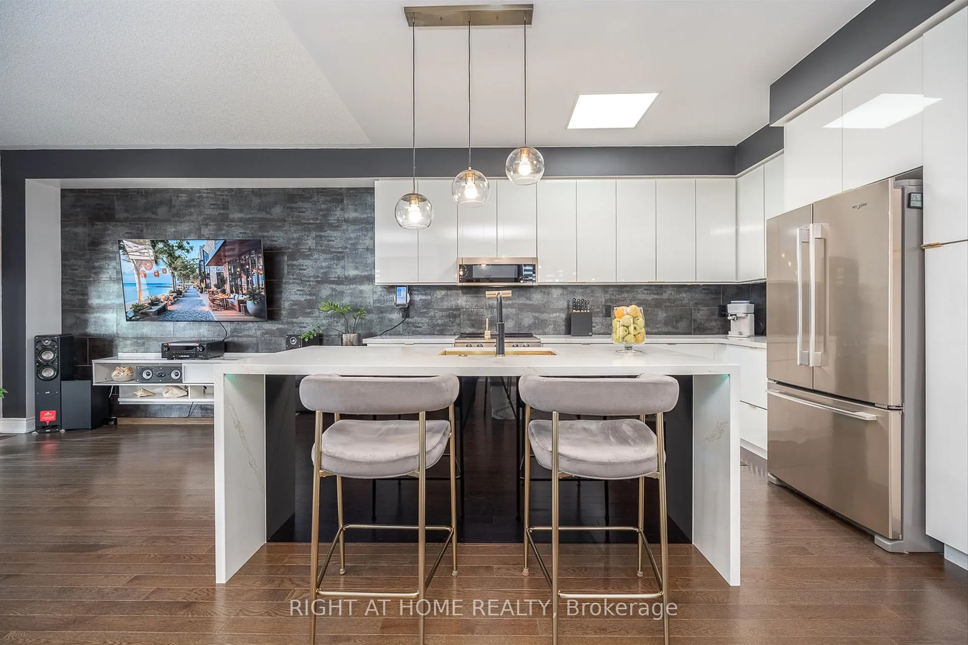 Photo 9 of 1192 Raspberry Terrace, Milton, Ford — HOMEH