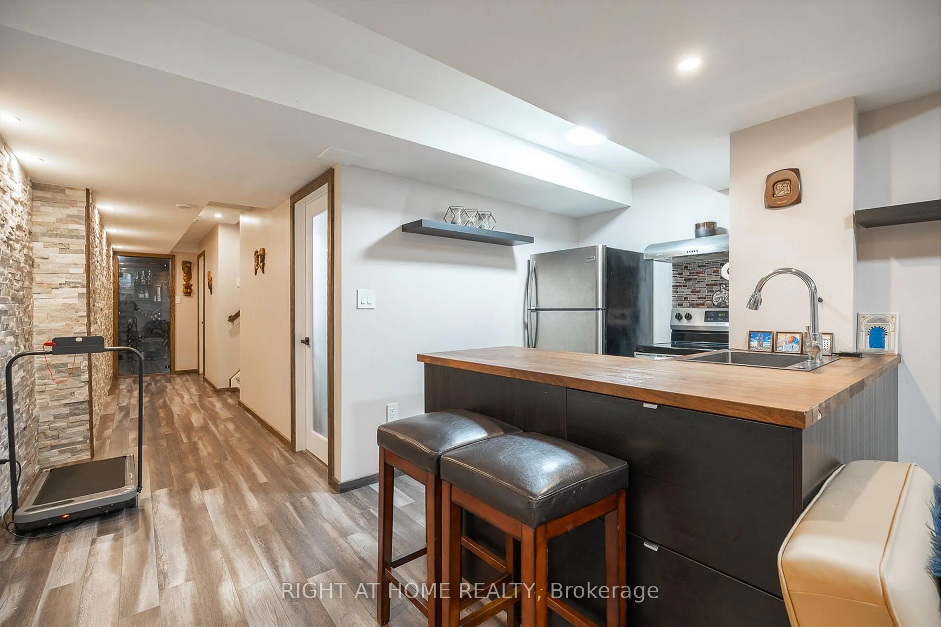 Photo 35 of 1192 Raspberry Terrace, Milton, Ford — HOMEH