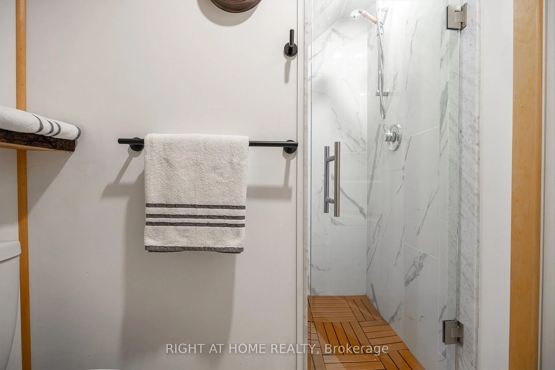 Photo 39 of 1192 Raspberry Terrace, Milton, Ford — HOMEH