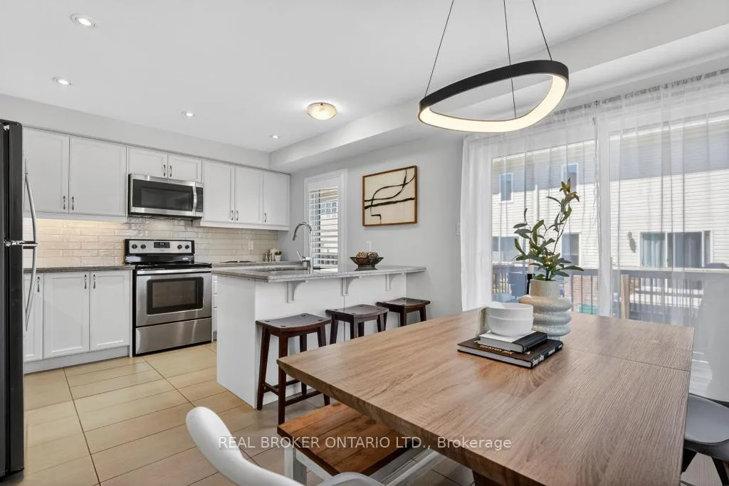 Photo 3 of 2 Kenridge Terrace, Hamilton, Stoney Creek Mountain — HOMEH