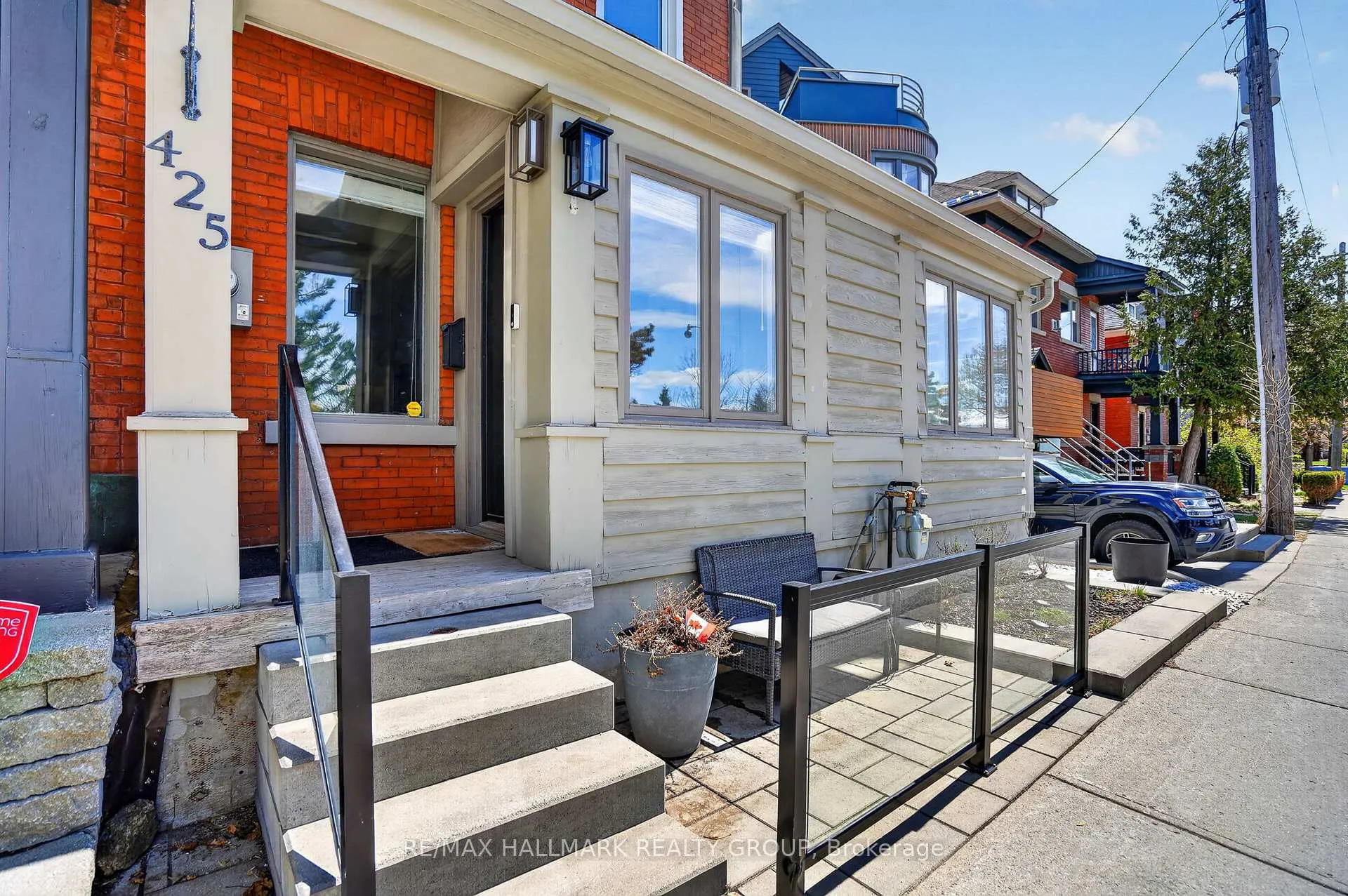 Photo 2 of 425 Echo Drive, Ottawa, Ottawa East — HOMEH