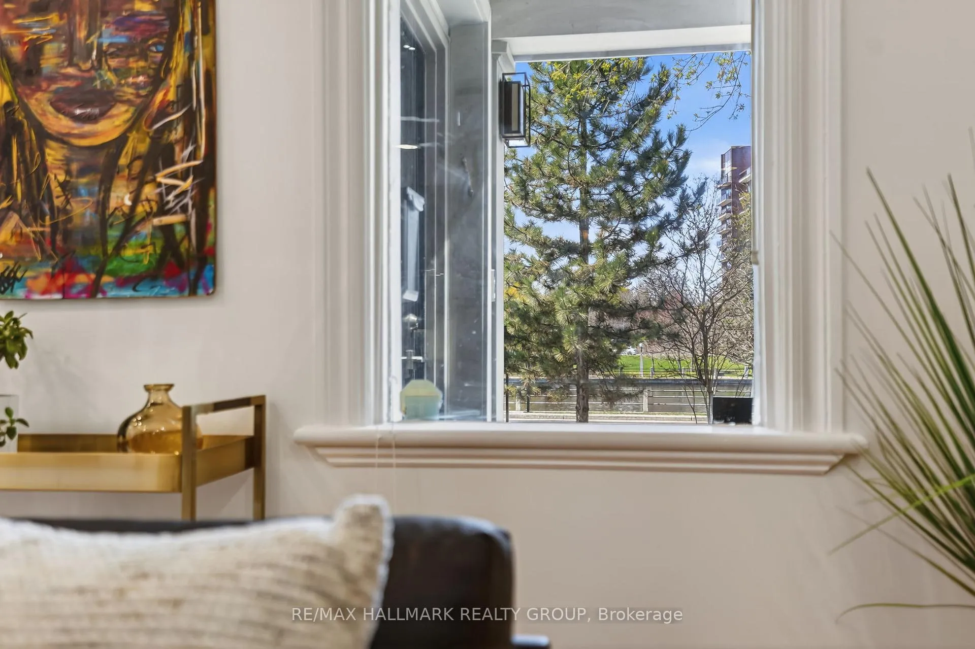 Photo 11 of 425 Echo Drive, Ottawa, Ottawa East — HOMEH