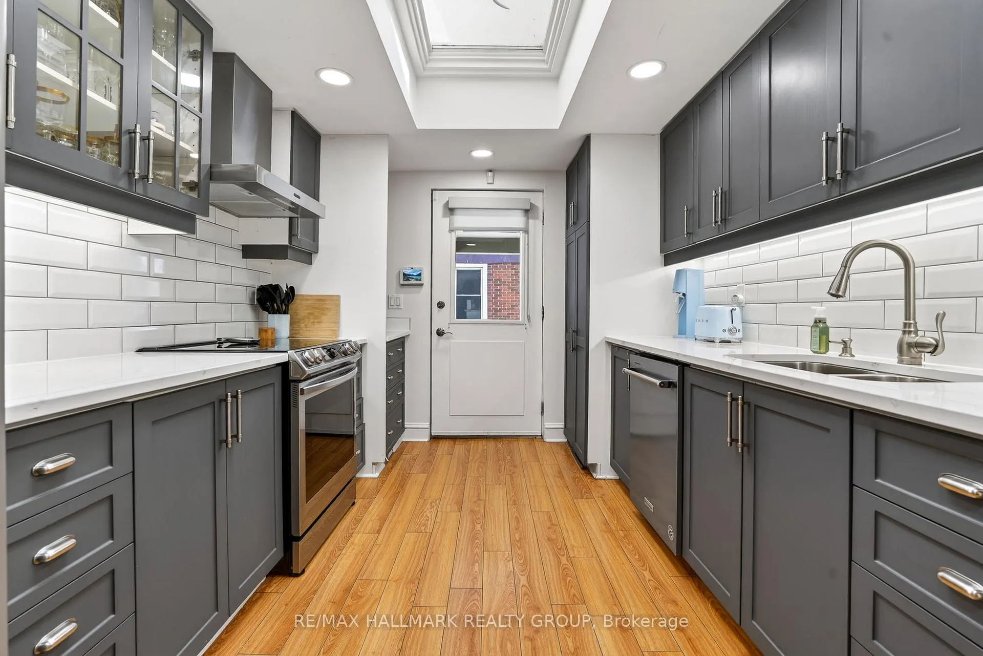 Photo 21 of 425 Echo Drive, Ottawa, Ottawa East — HOMEH