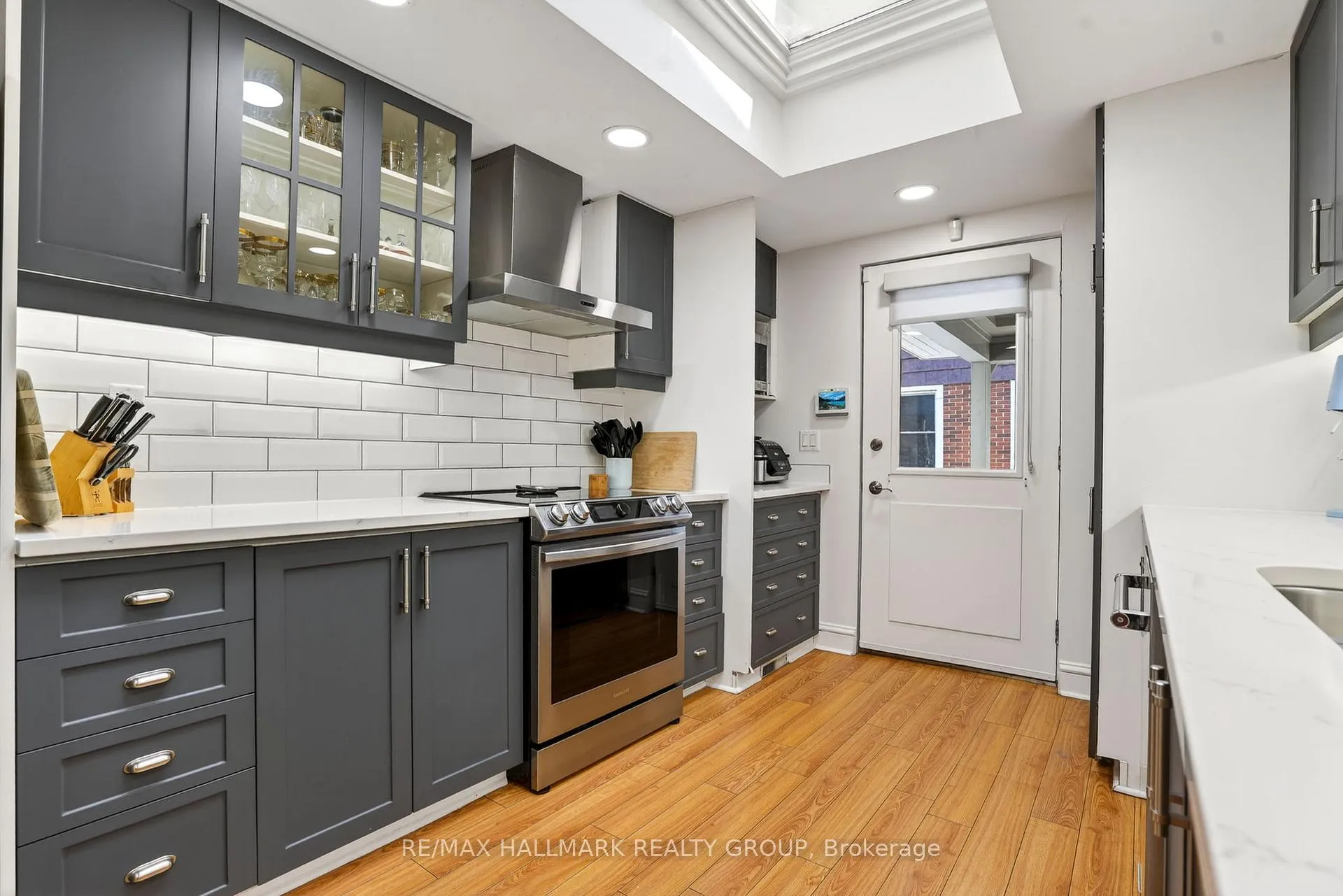 Photo 22 of 425 Echo Drive, Ottawa, Ottawa East — HOMEH