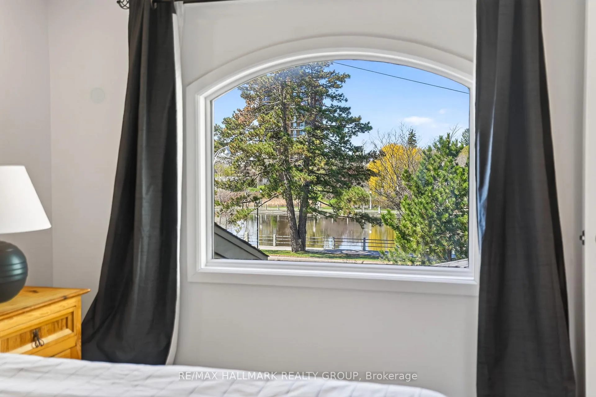 Photo 33 of 425 Echo Drive, Ottawa, Ottawa East — HOMEH