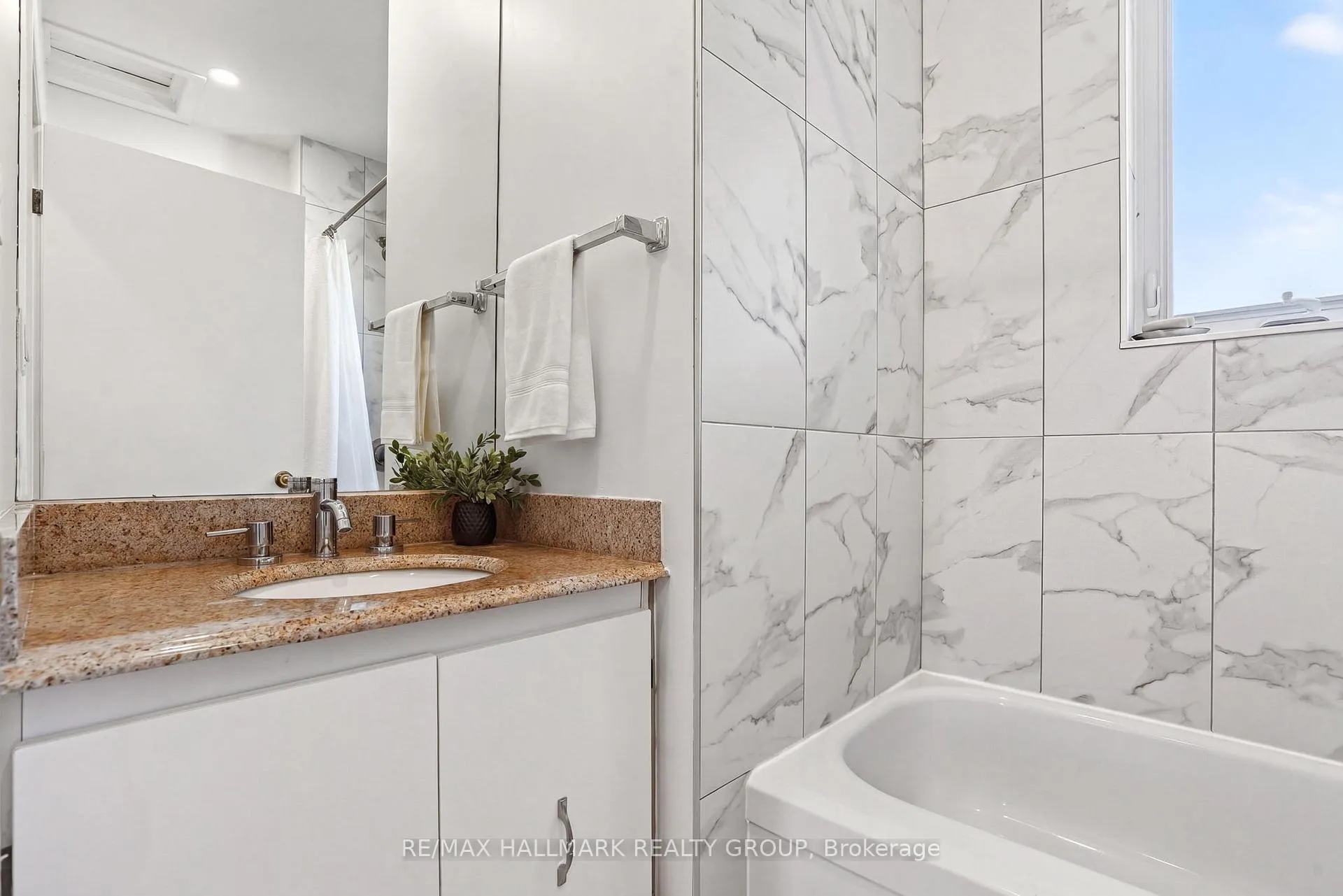 Photo 34 of 425 Echo Drive, Ottawa, Ottawa East — HOMEH