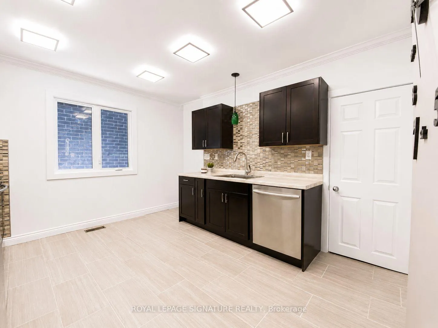 Photo 10 of 35 August Avenue, Scarborough, Oakridge — HOMEH