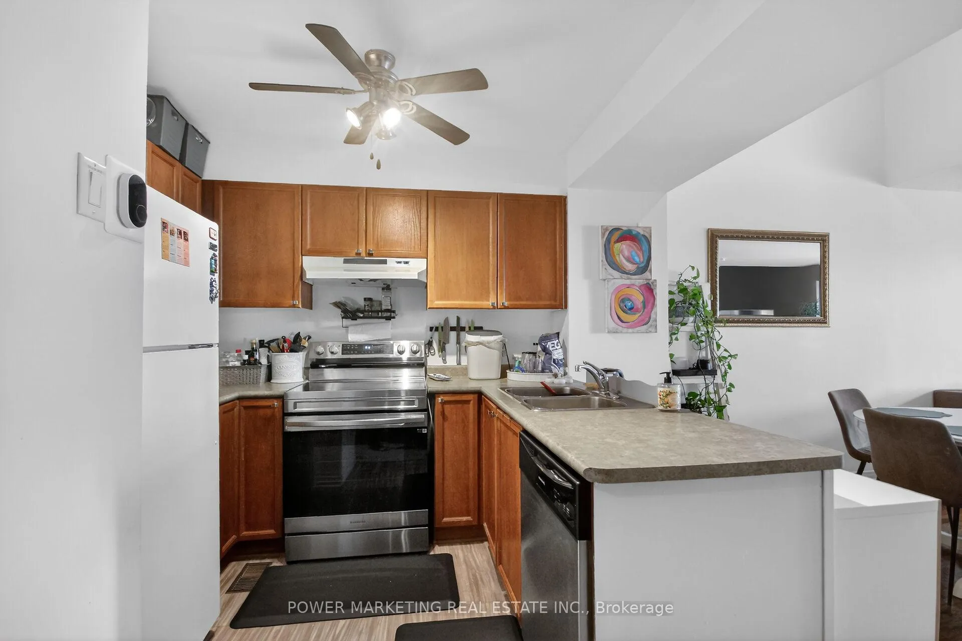 Photo 6 of 122 Scout Street, Ottawa, Central Park — HOMEH
