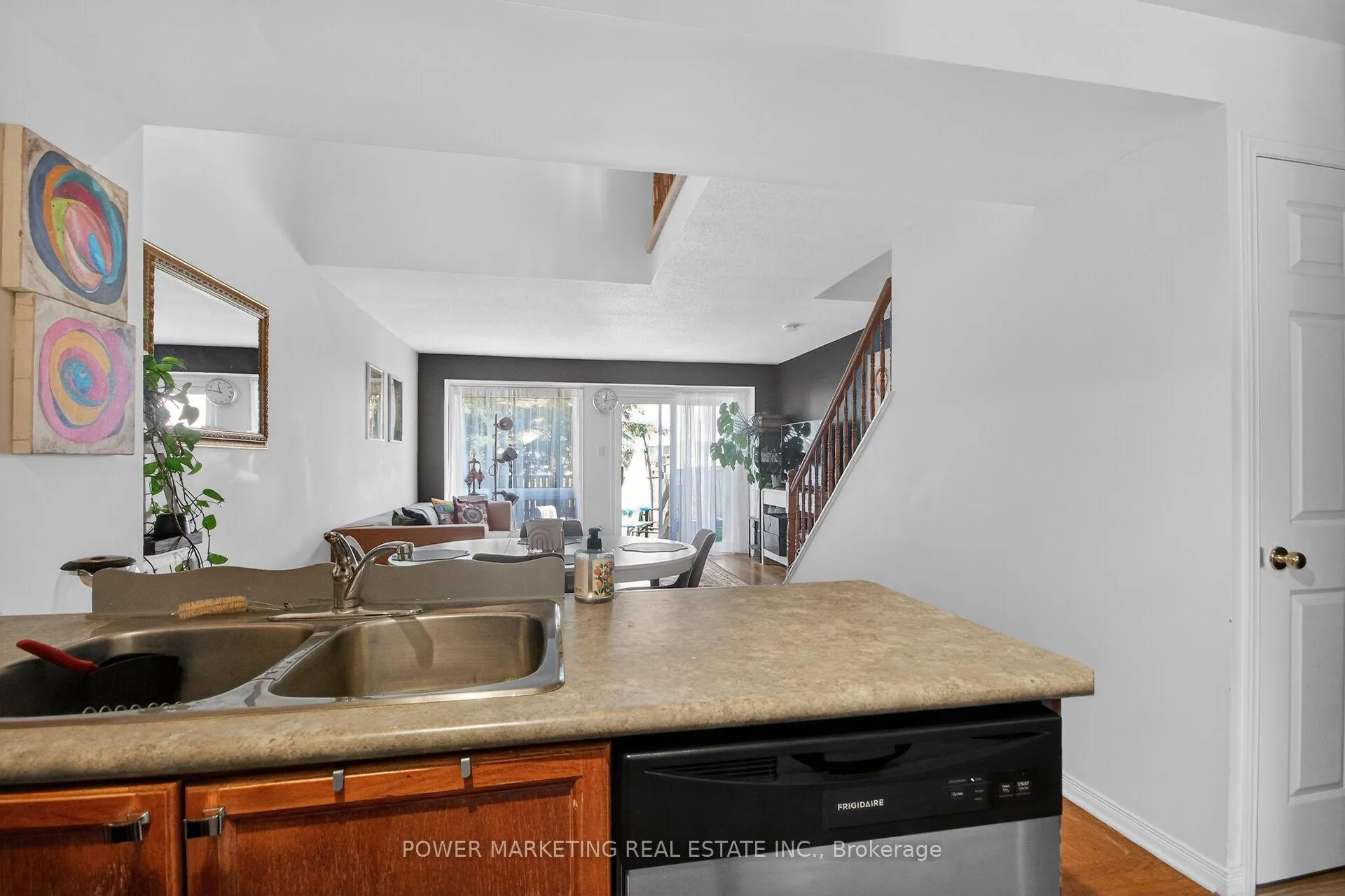 Photo 10 of 122 Scout Street, Ottawa, Central Park — HOMEH