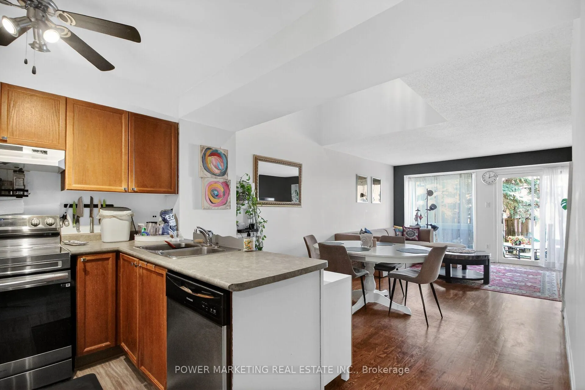 Photo 12 of 122 Scout Street, Ottawa, Central Park — HOMEH