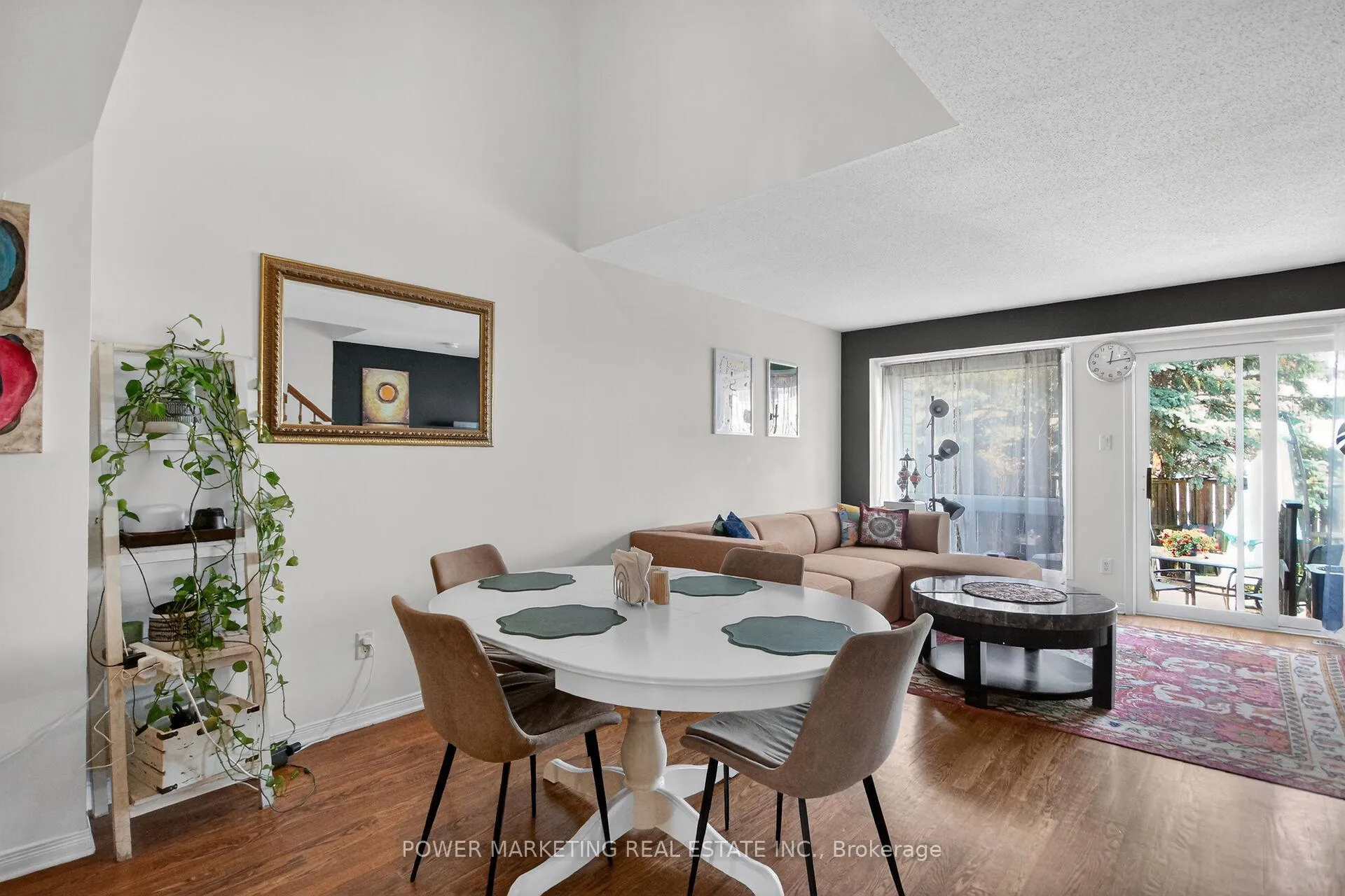 Photo 13 of 122 Scout Street, Ottawa, Central Park — HOMEH