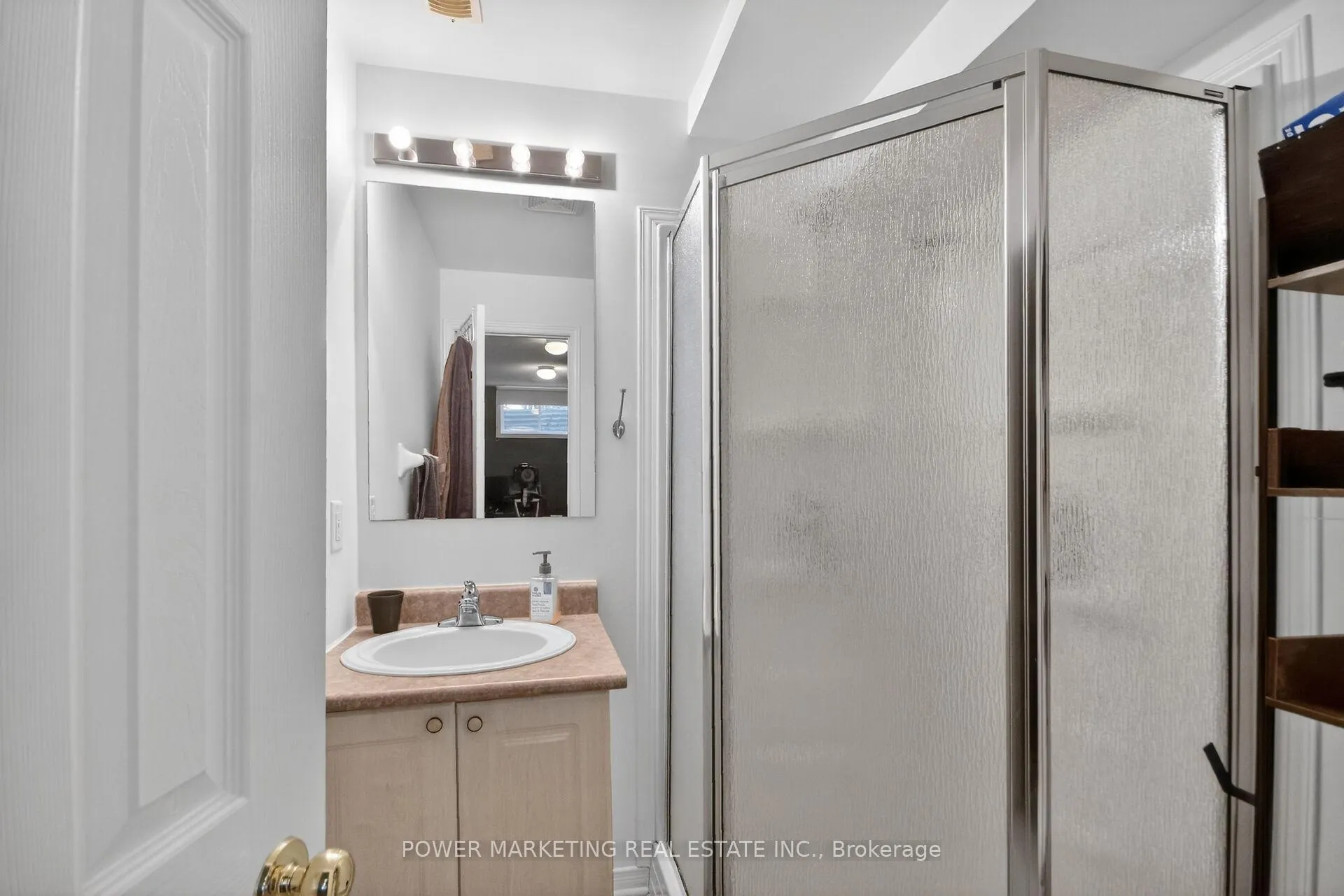 Photo 36 of 122 Scout Street, Ottawa, Central Park — HOMEH