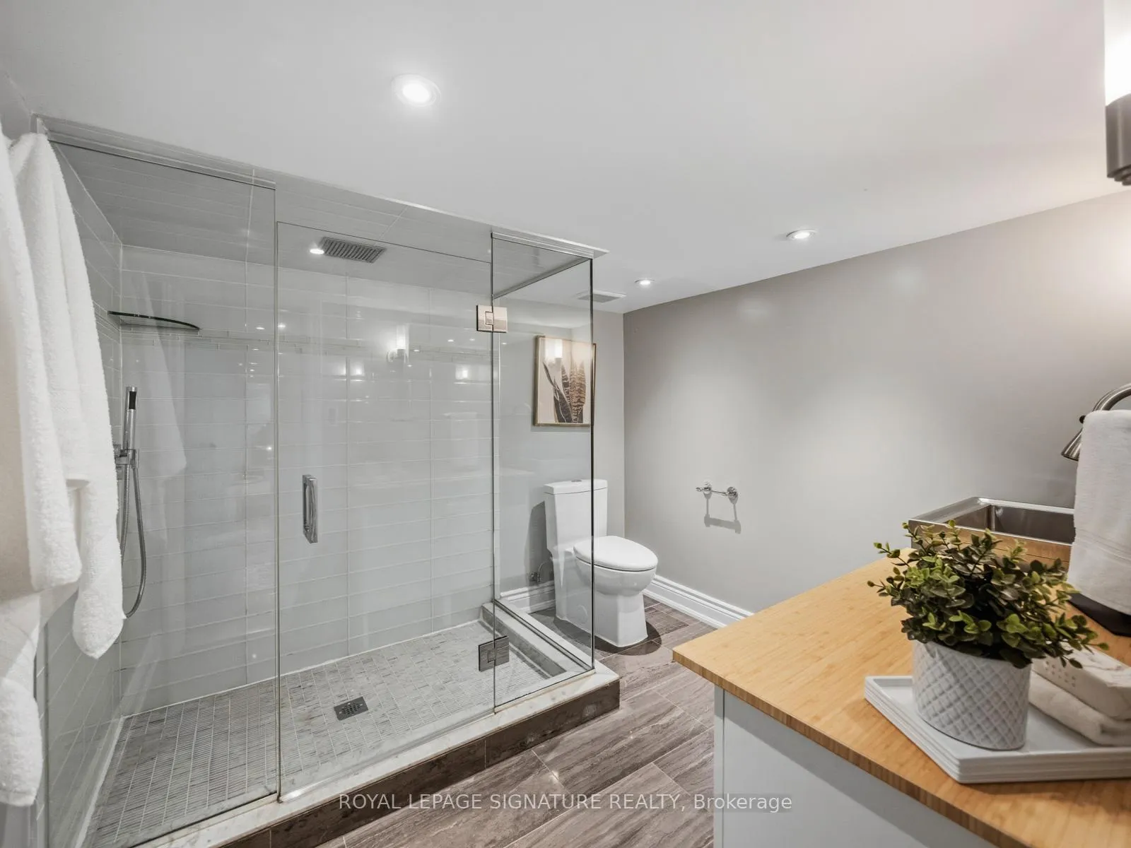 Photo 31 of 82 Glenmount Park Road, Toronto, East End-Danforth — HOMEH